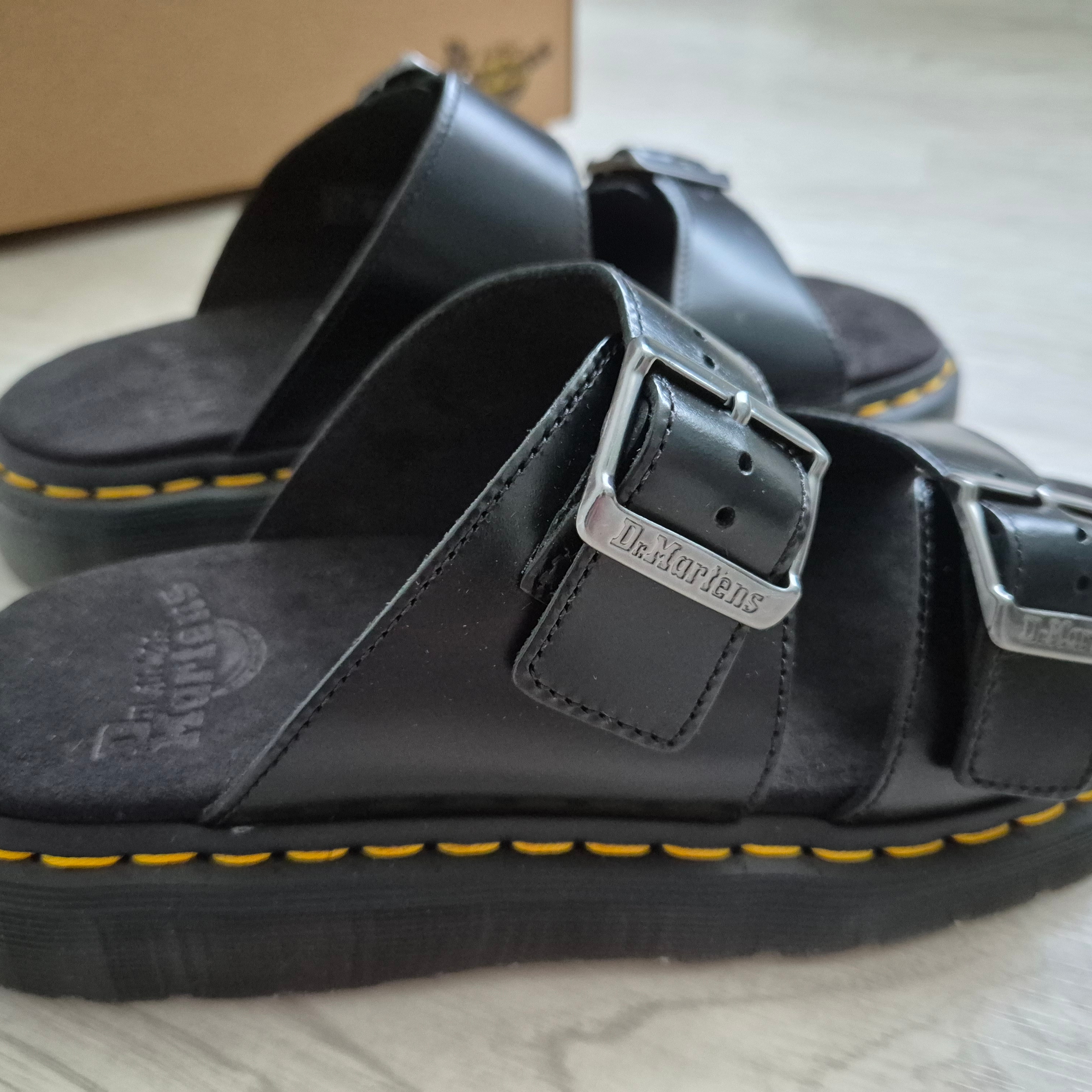 Dr. Martens Joseph Slippers Black 착용 스타일 - 3