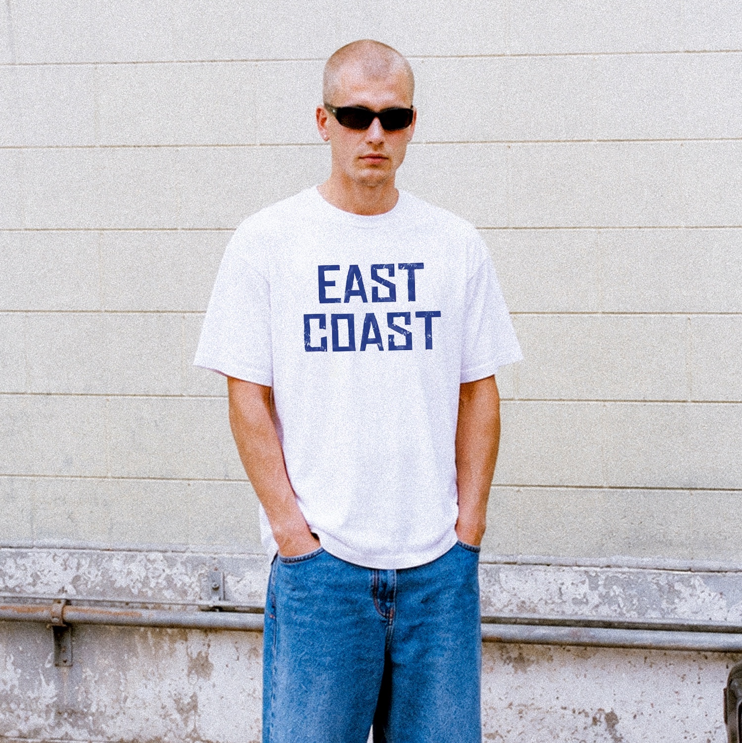 GILDAN x Vintage Collection EAST COAST T-Shirt White 착용 스타일