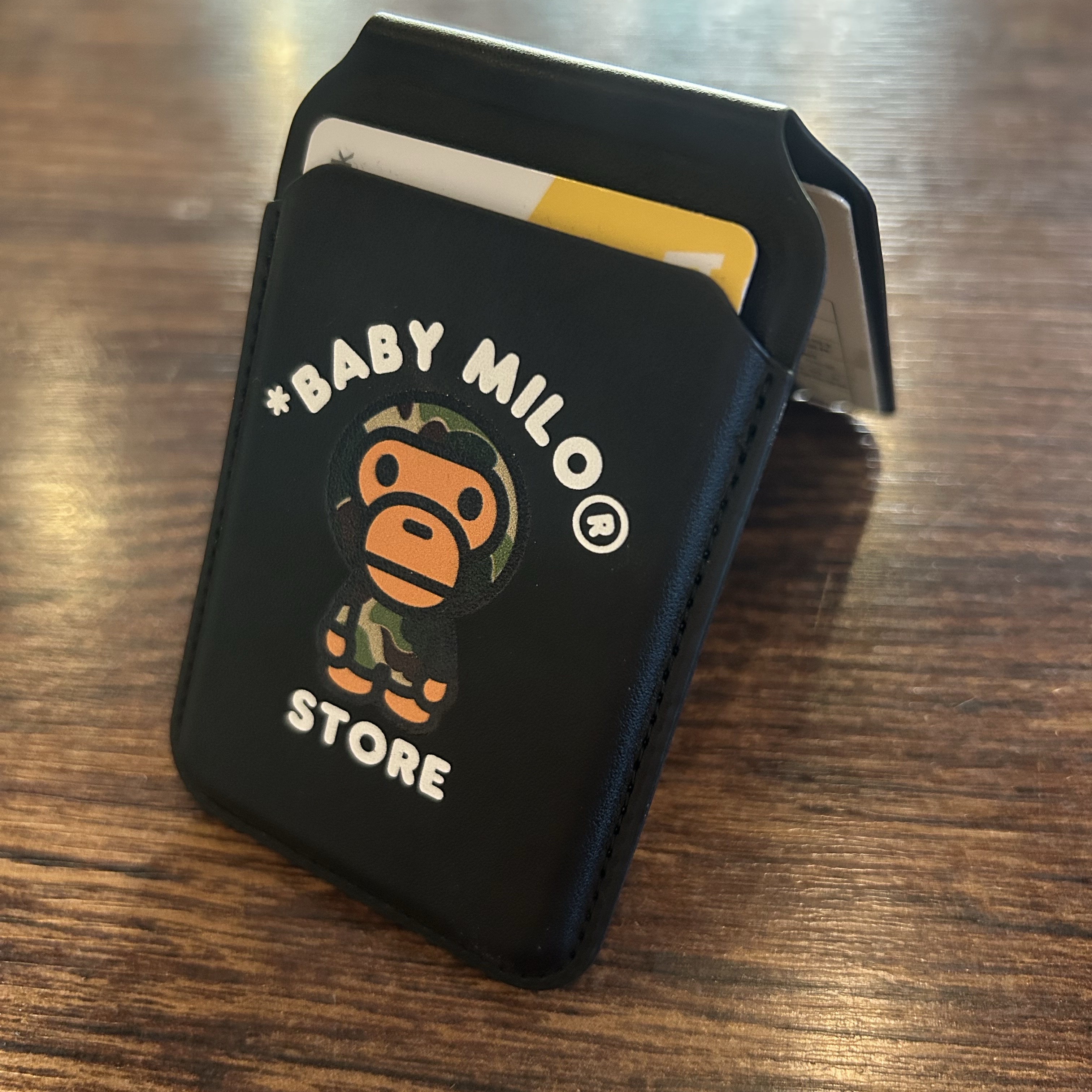 BAPE Baby Milo MagSafe Card Holder Black 착용 스타일