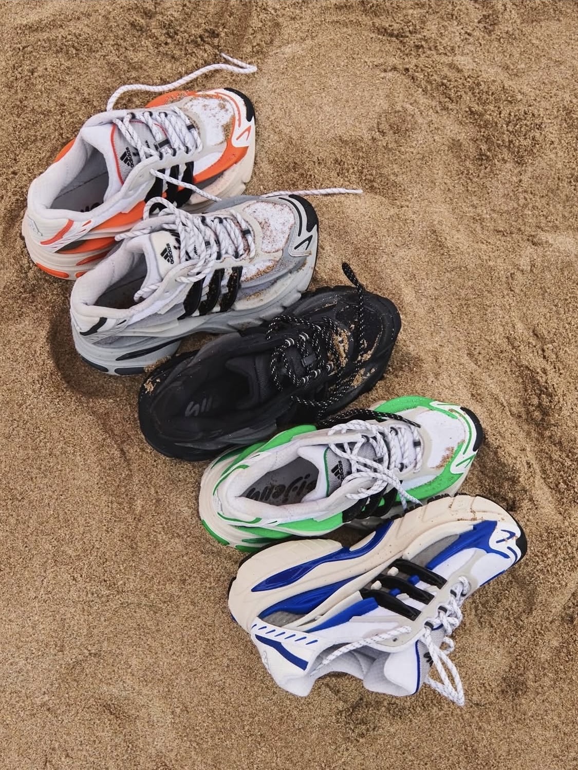 Adidas x Pharrell Williams Virginia Adistar Jellyfish Royal Blue Core Black, Adidas x Pharrell Williams Virginia Adistar Jellyfish Triple Black 착용 스타일 - 2