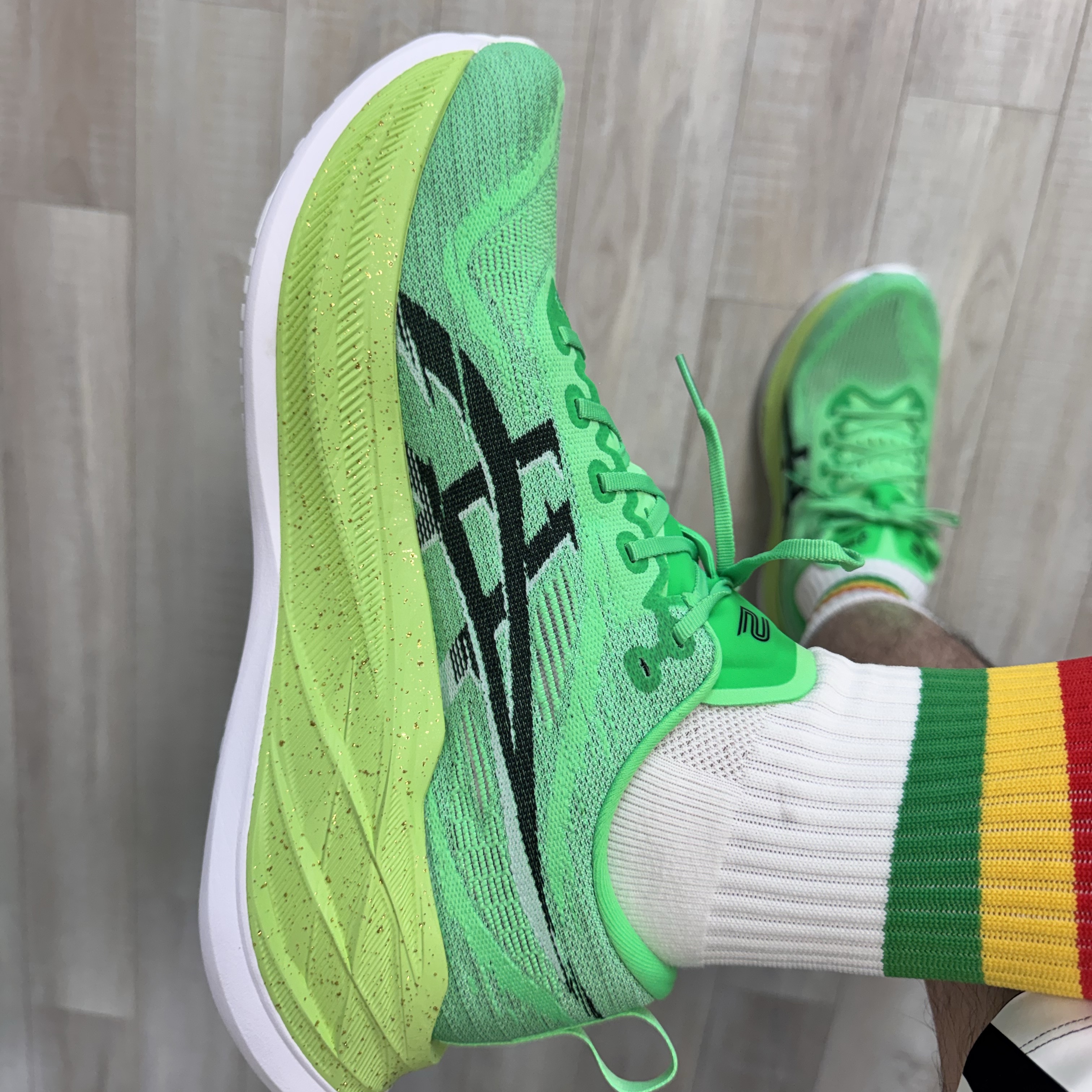 Asics Superblast 2 Ekiden Vital Green Black 착용 스타일 - 2