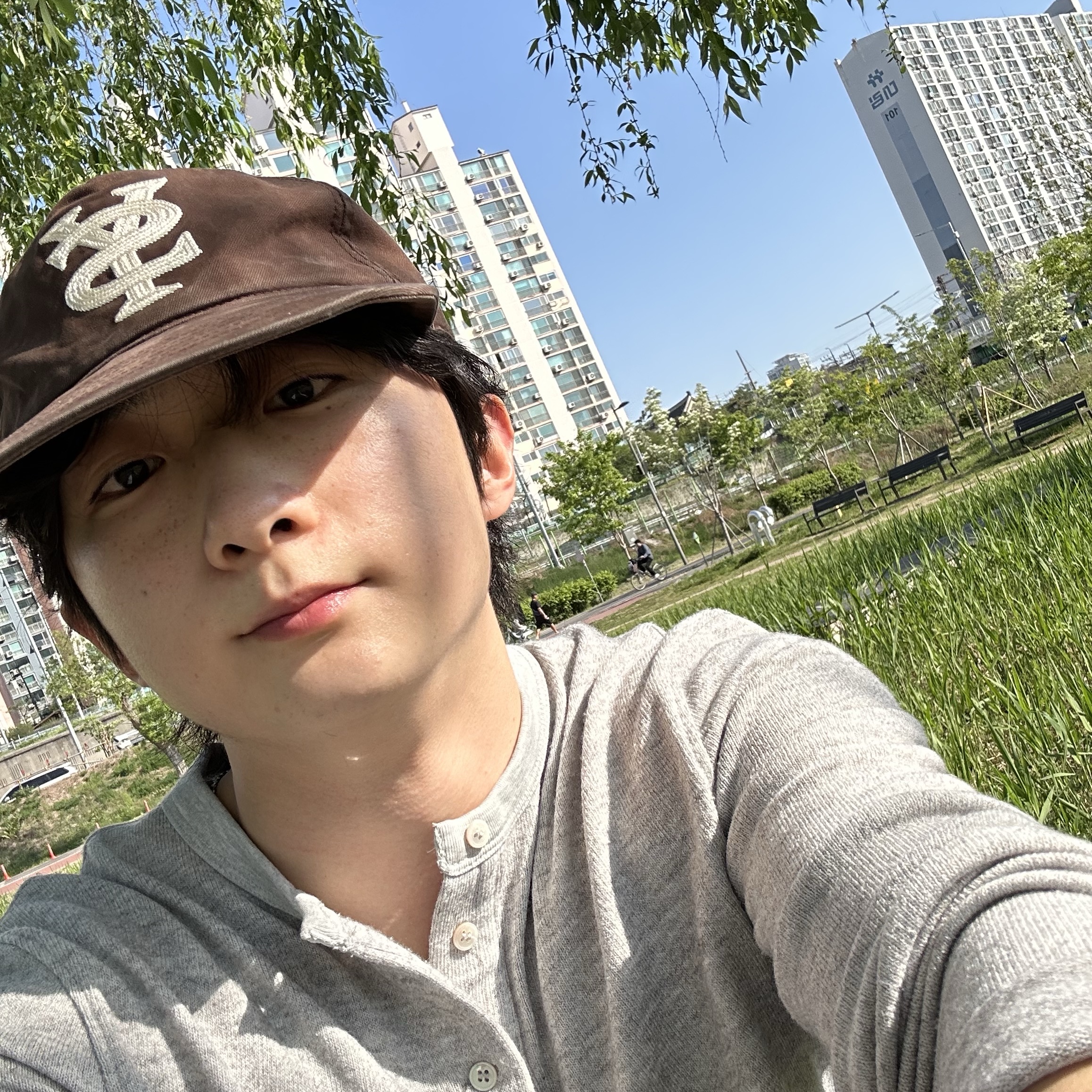 Sunday Ceremony Sy Logo 5 Panel Cotton Cap - Brown 착용 스타일 - 2