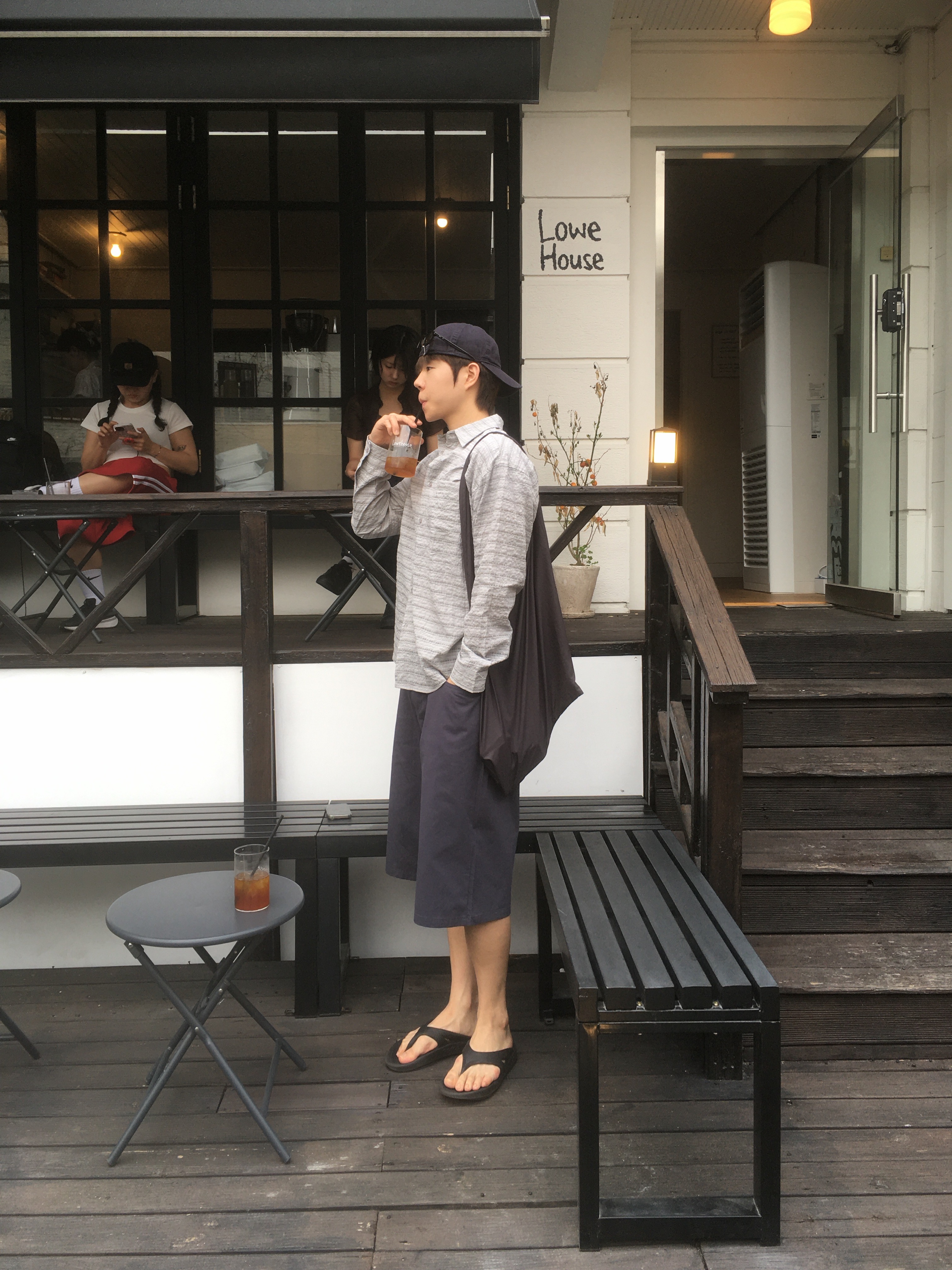 Oofos OOriginal Black 착용 스타일 - 5