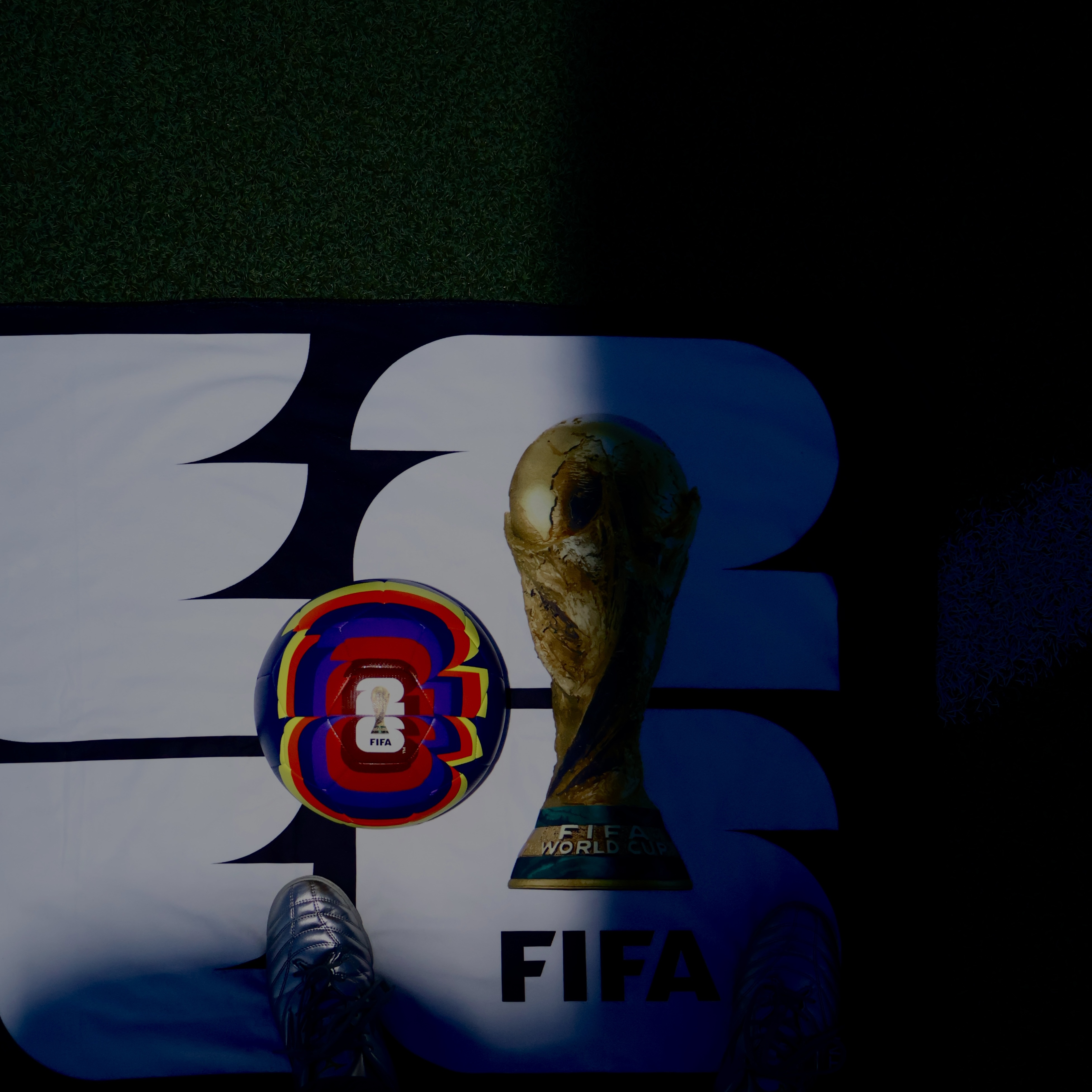 Adidas 26 FIFA World Cup Trionda Pro Ball White Solar Blue 착용 스타일 - 4