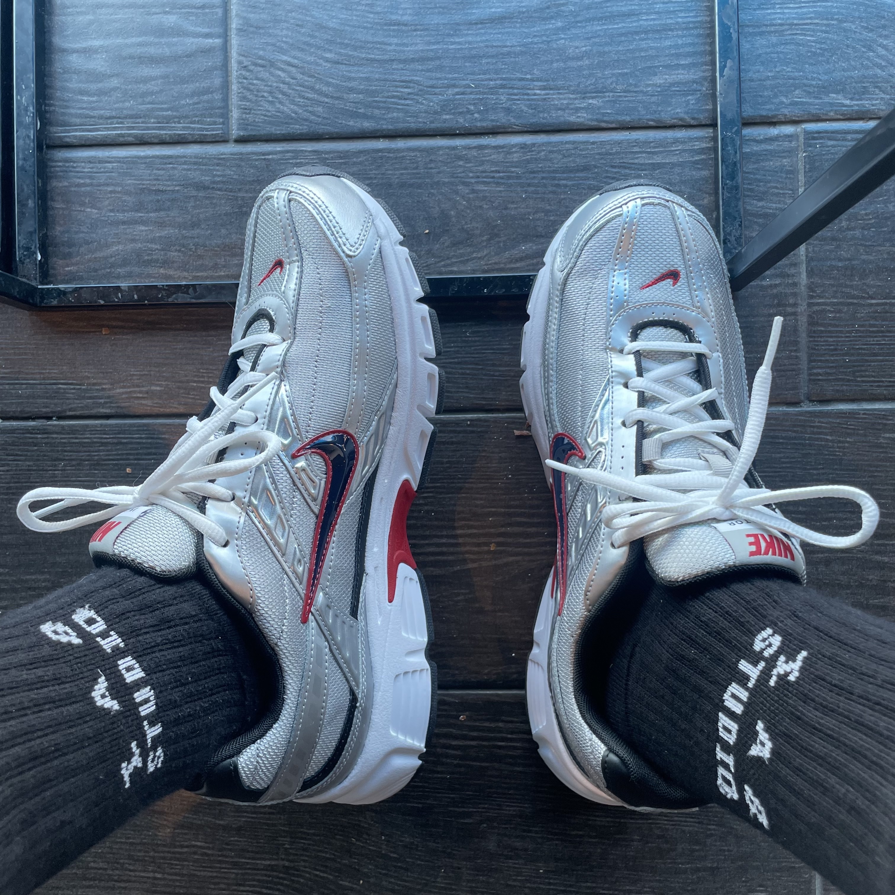 Nike Initiator Metallic Silver Black, IAB Studio Socks Pack Black Navy White 착용 스타일