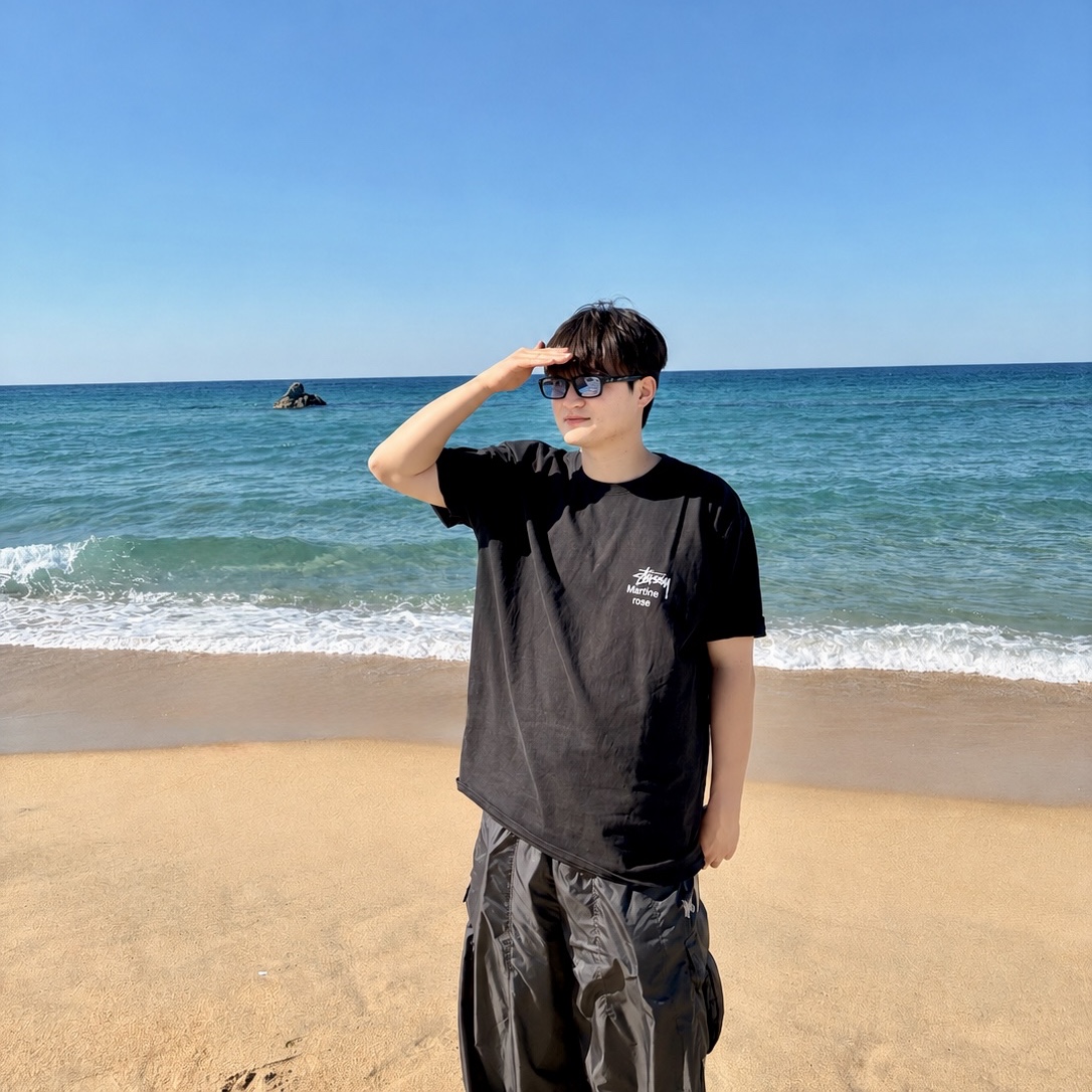 Needles BDU H.D. Track Pants Charcoal, Stussy x Martine Rose Collage Pigment Dyed T-Shirt Black 착용 스타일