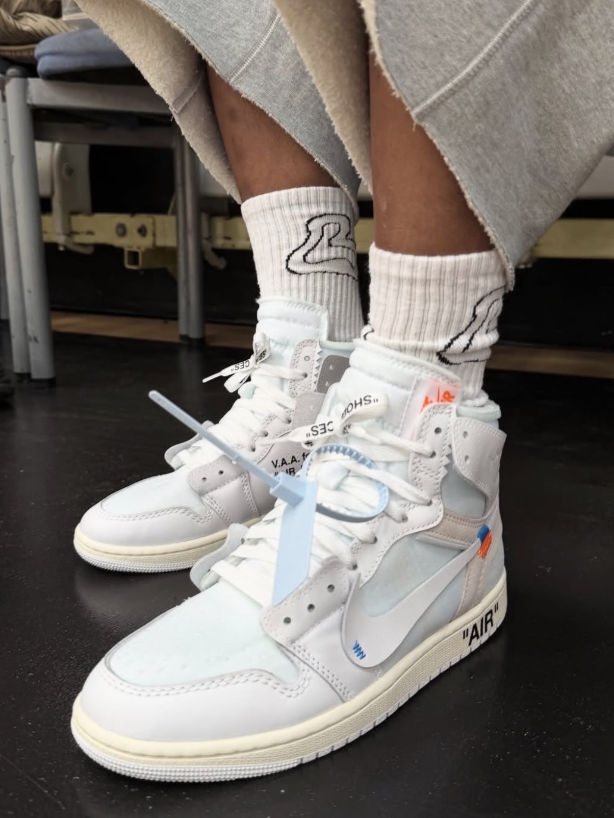 Jordan 1 x Virgil Abloh Archive Retro High Alaska White 착용 스타일 - 1