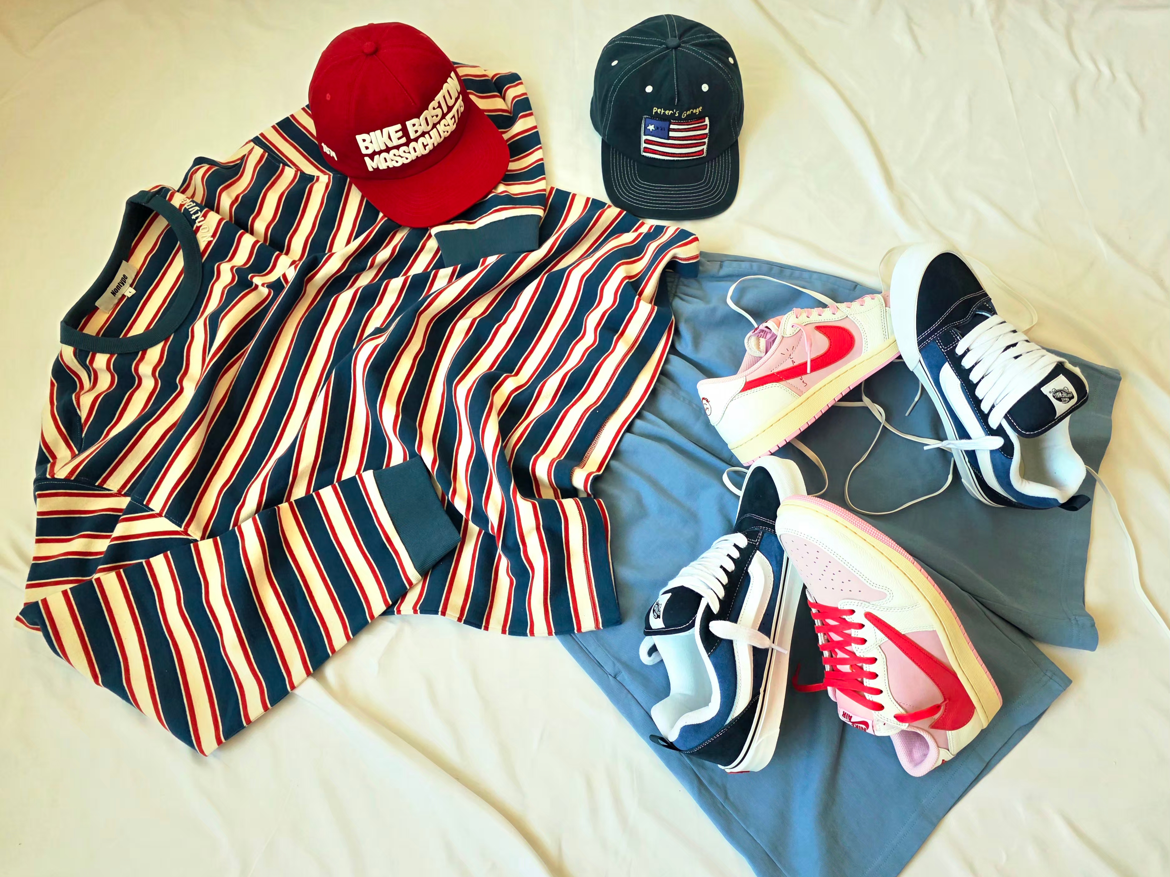 BAPE Jacquard Multi Logo Stripe Relaxed Fit L/S T-Shirt Brown, Jordan 1 x Travis Scott Retro Low OG SP Sail Tropical Pink 착용 스타일 - 5