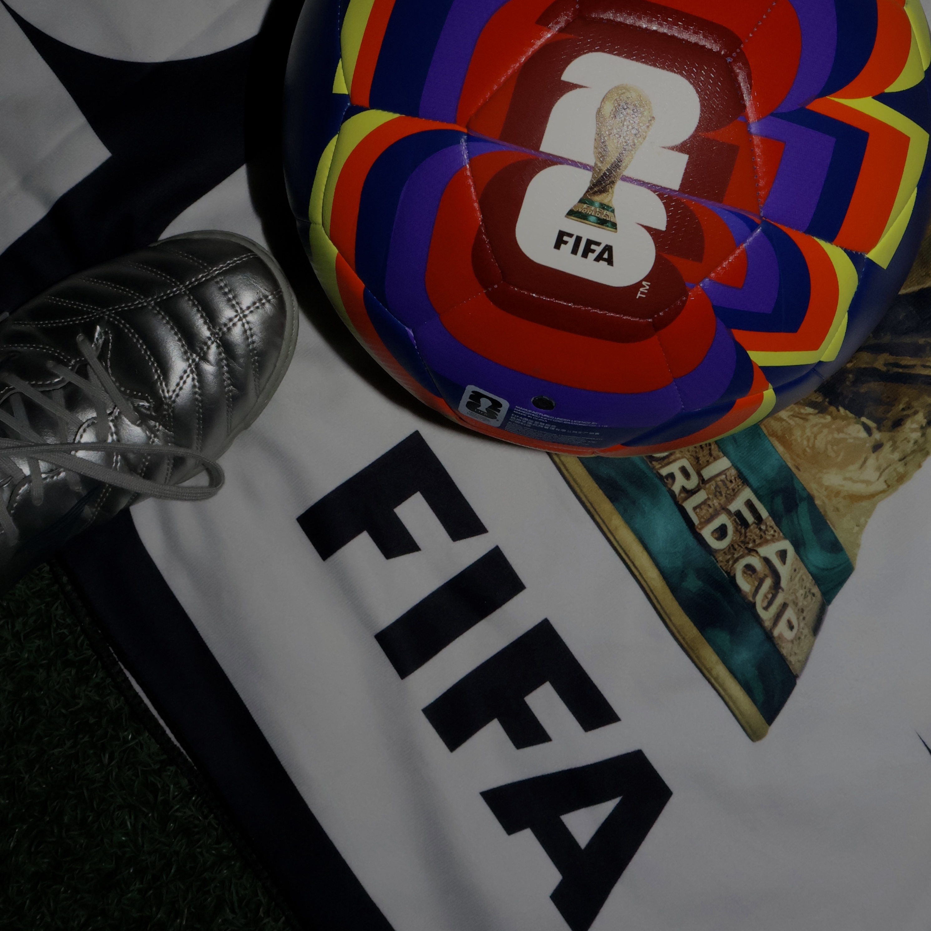 Adidas 26 FIFA World Cup Trionda Pro Ball White Solar Blue 착용 스타일 - 5