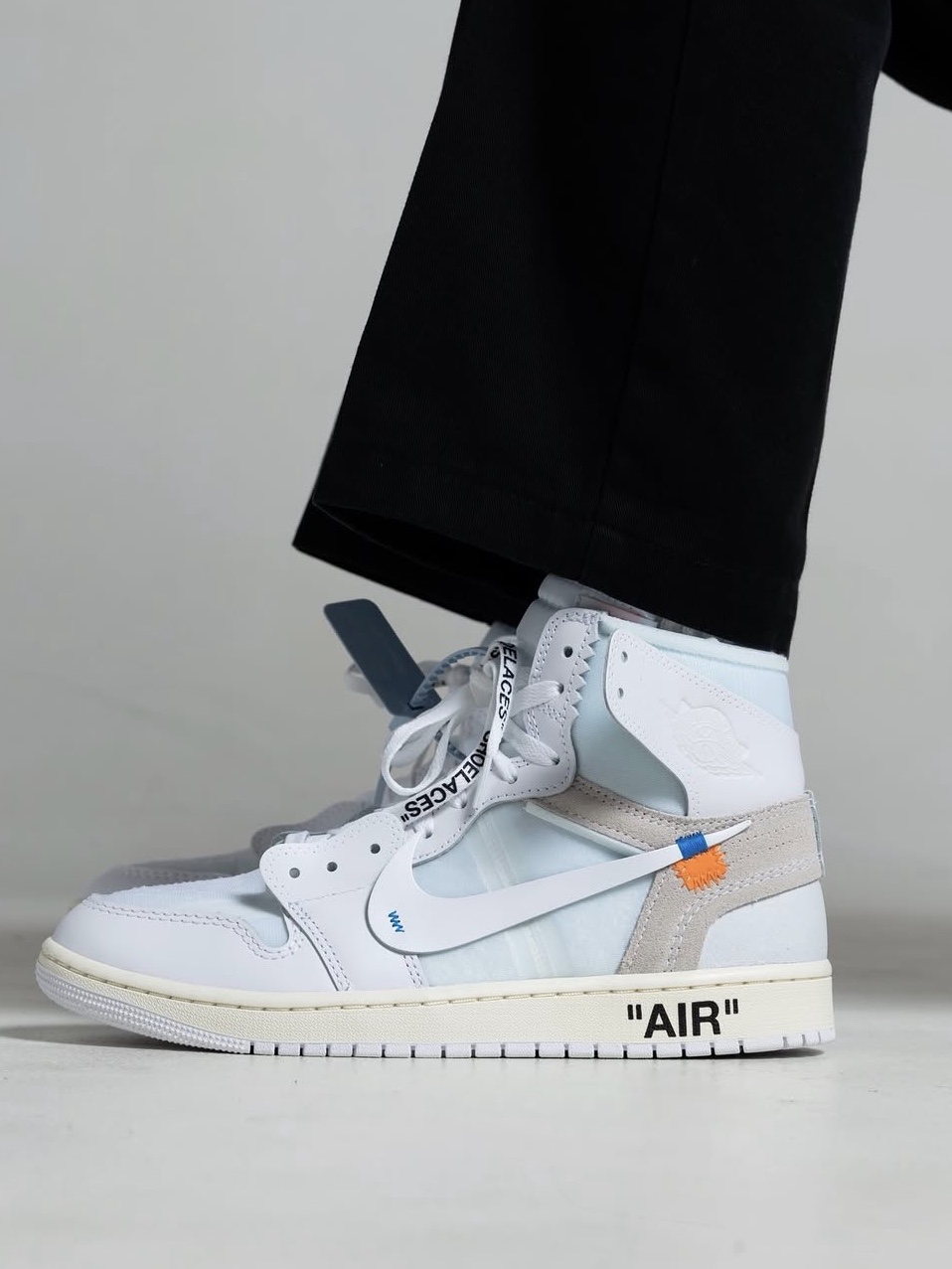 Jordan 1 x Virgil Abloh Archive Retro High Alaska White 착용 스타일 - 5