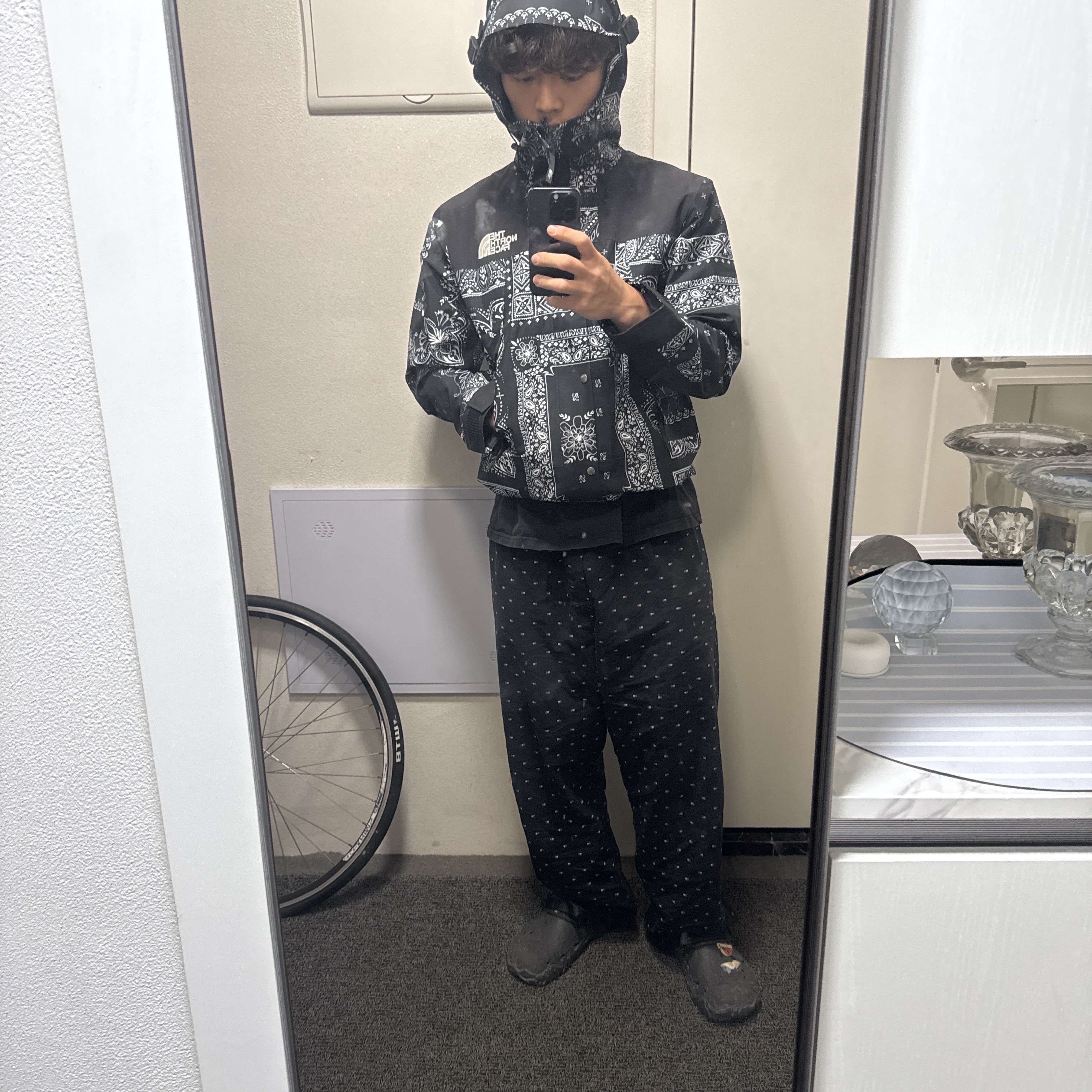 The North Face Novelty GTX Mountain Jacket Black 착용 스타일