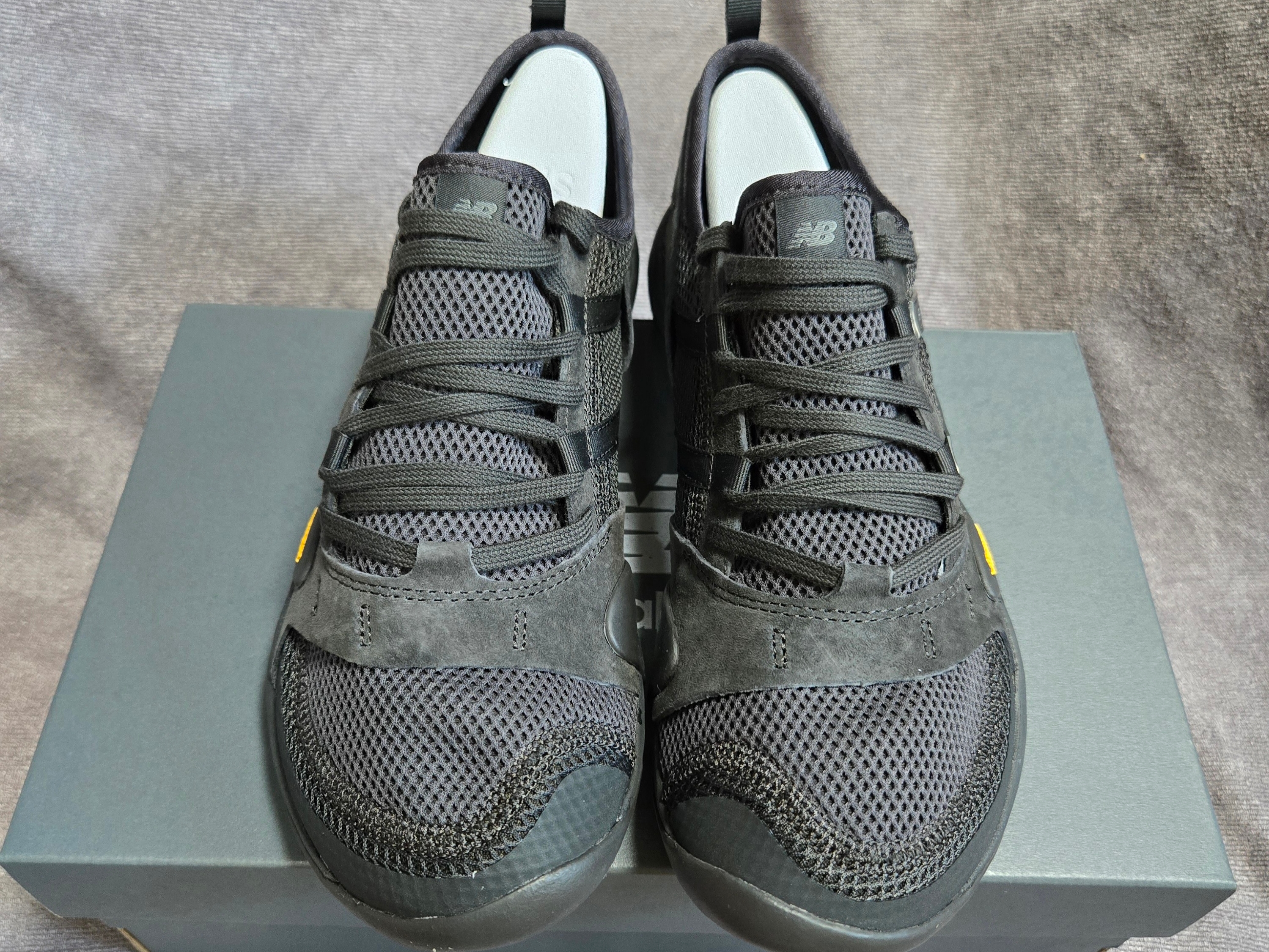New Balance Minimus MT10O Black Castlerock 착용 스타일 - 5