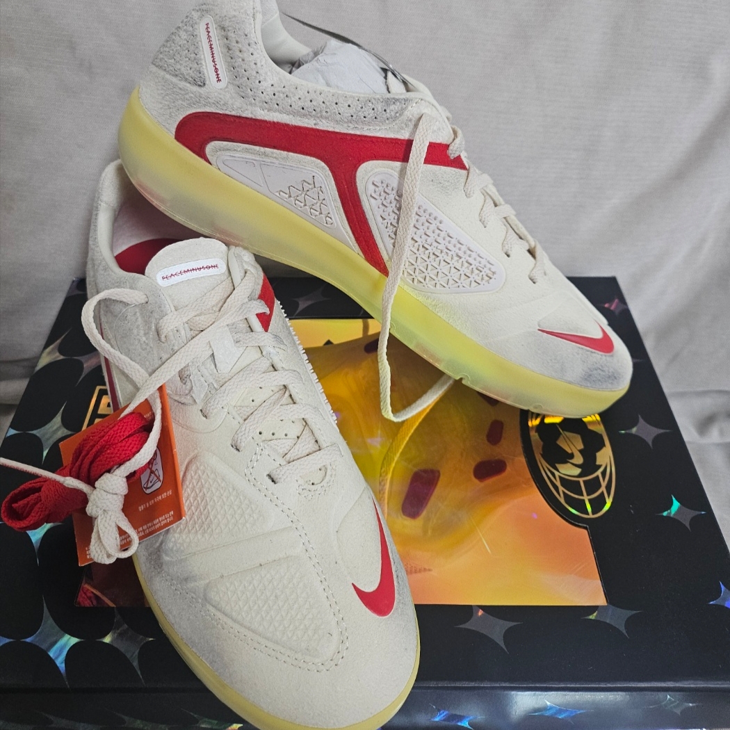 Nike x Peaceminusone Cryoshot CTR360 Natural and University Red 착용 스타일