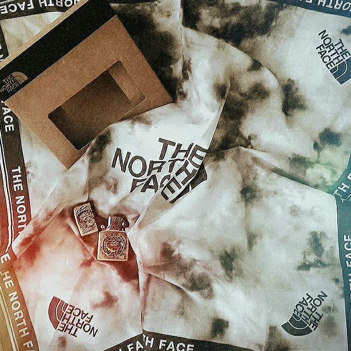The North Face Bandana Speed 80's EX Deep Taupe - 26SS, Zippo Blue Dragon Coin Emblem Lighter Gold 착용 스타일