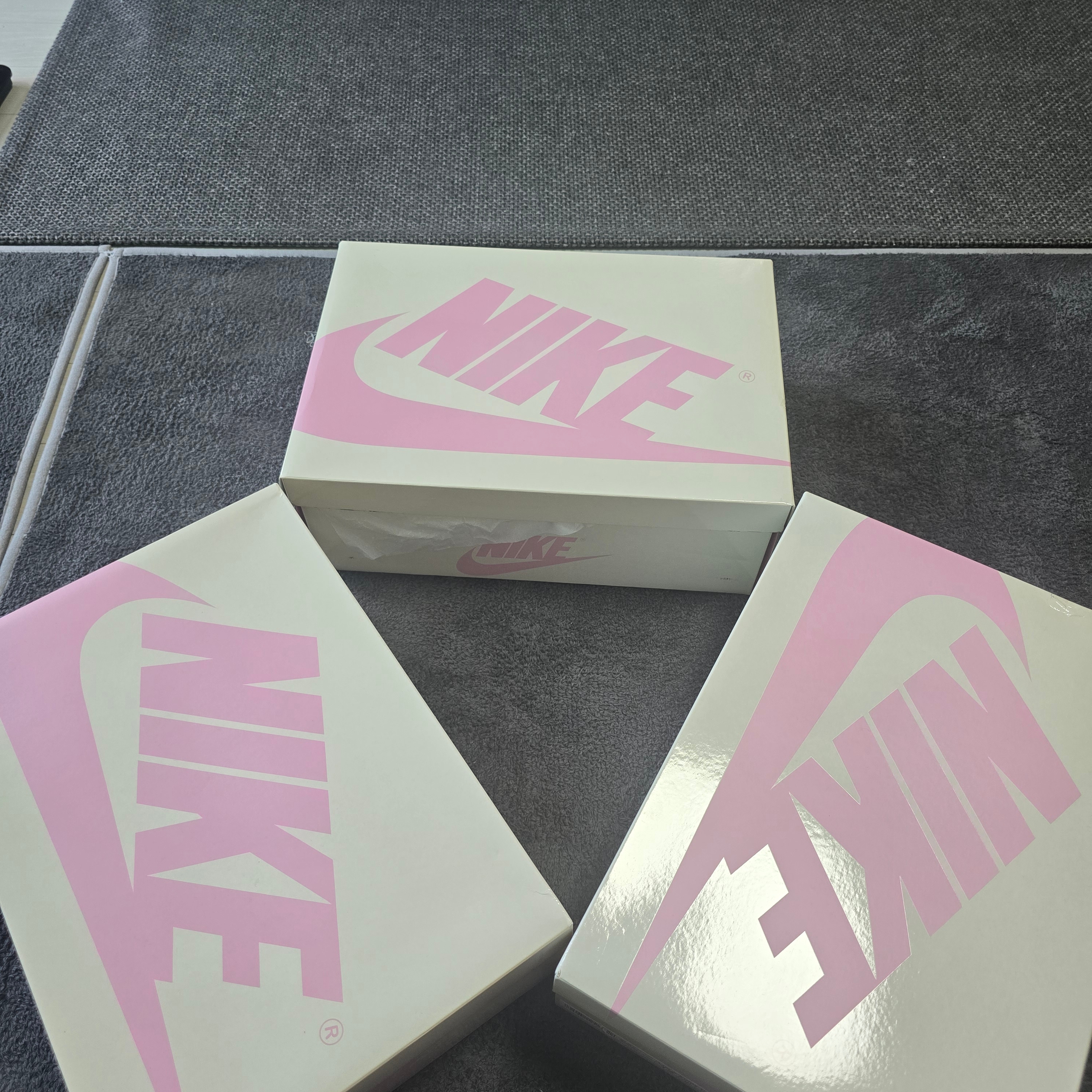 Jordan 1 x Travis Scott Retro Low OG SP Muslin Shy Pink, Jordan 1 x Travis Scott Retro Low OG SP Sail Tropical Pink 착용 스타일 - 1