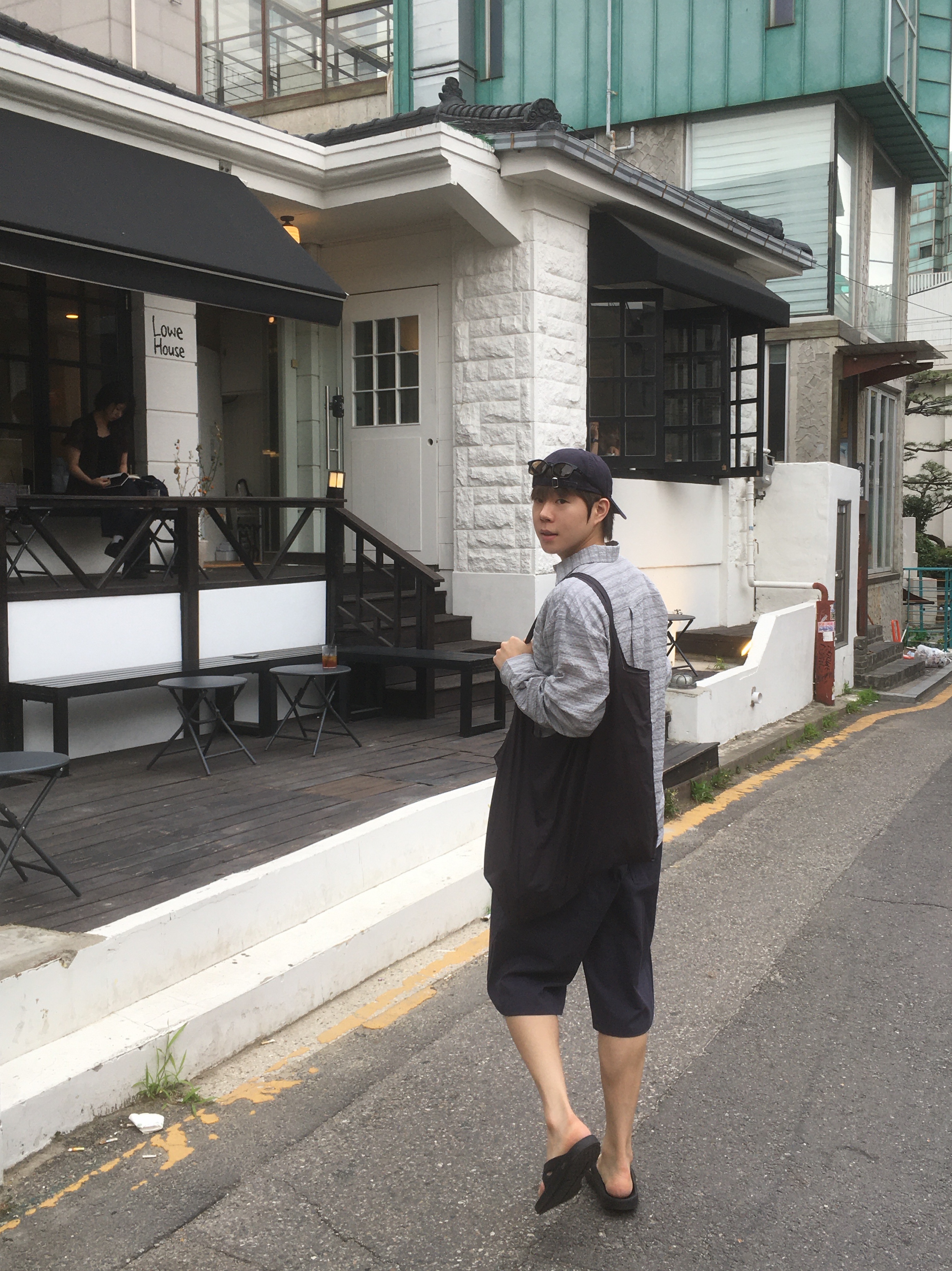 Oofos OOriginal Black 착용 스타일 - 5