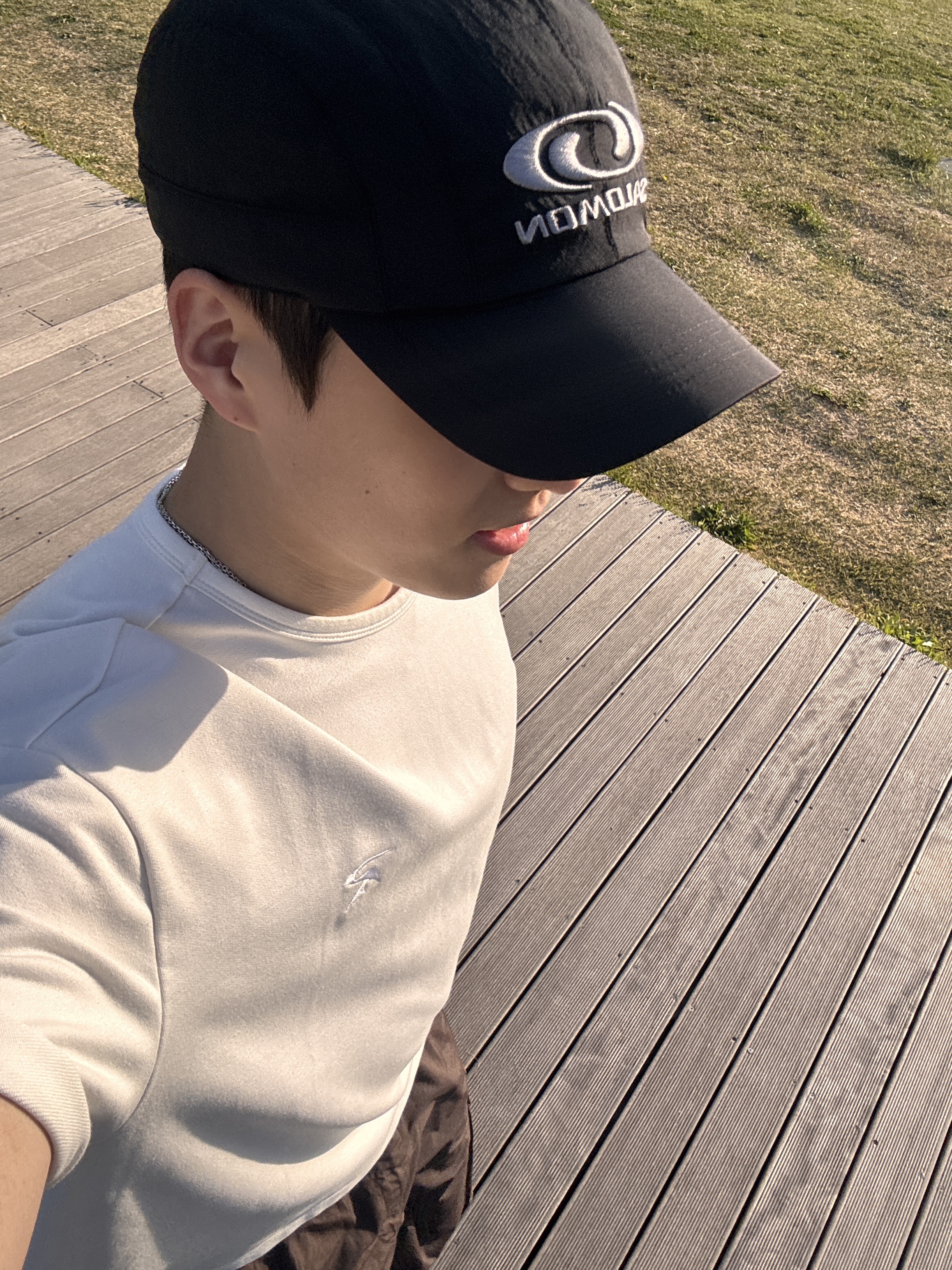 Salomon Link Camp Cap Black, (W) Nike Air Max SNDR Gore-Tex Black and Dark Smoke Grey 착용 스타일 - 2