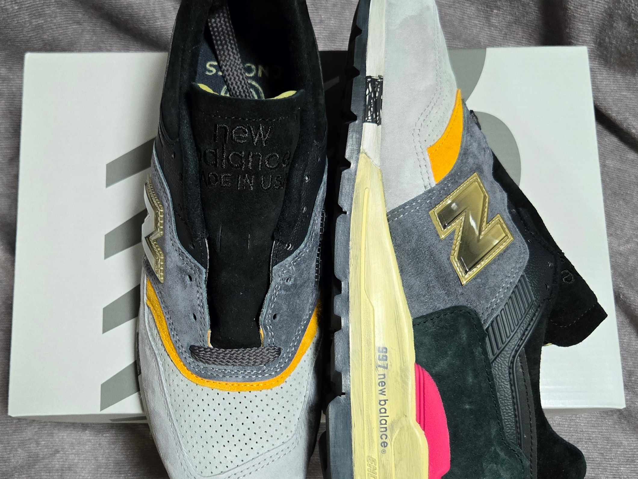 New Balance x Concepts 997  Grey Black 착용 스타일 - 4
