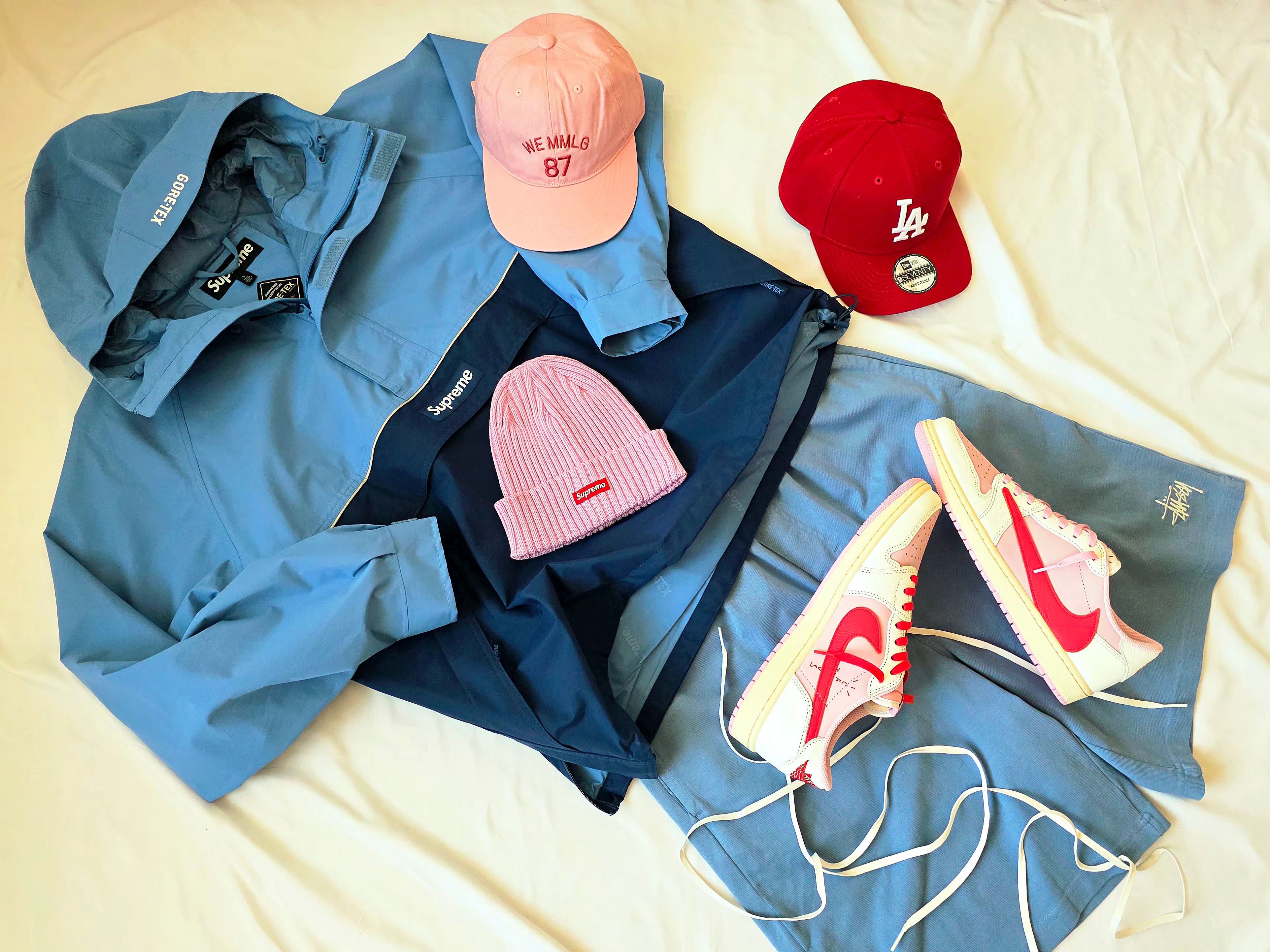 BAPE Jacquard Multi Logo Stripe Relaxed Fit L/S T-Shirt Brown, Jordan 1 x Travis Scott Retro Low OG SP Sail Tropical Pink 착용 스타일 - 9