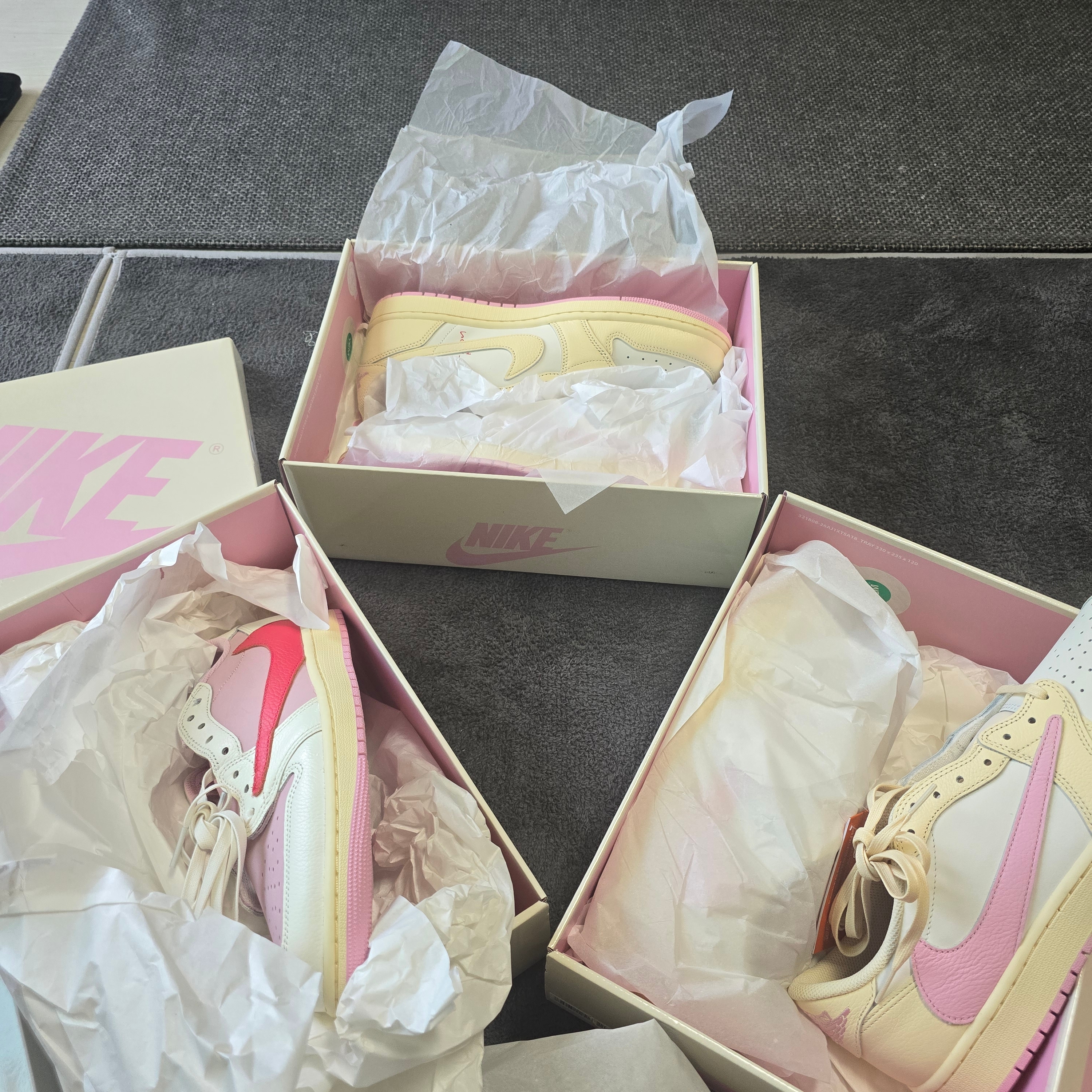 Jordan 1 x Travis Scott Retro Low OG SP Muslin Shy Pink, Jordan 1 x Travis Scott Retro Low OG SP Sail Tropical Pink 착용 스타일 - 2