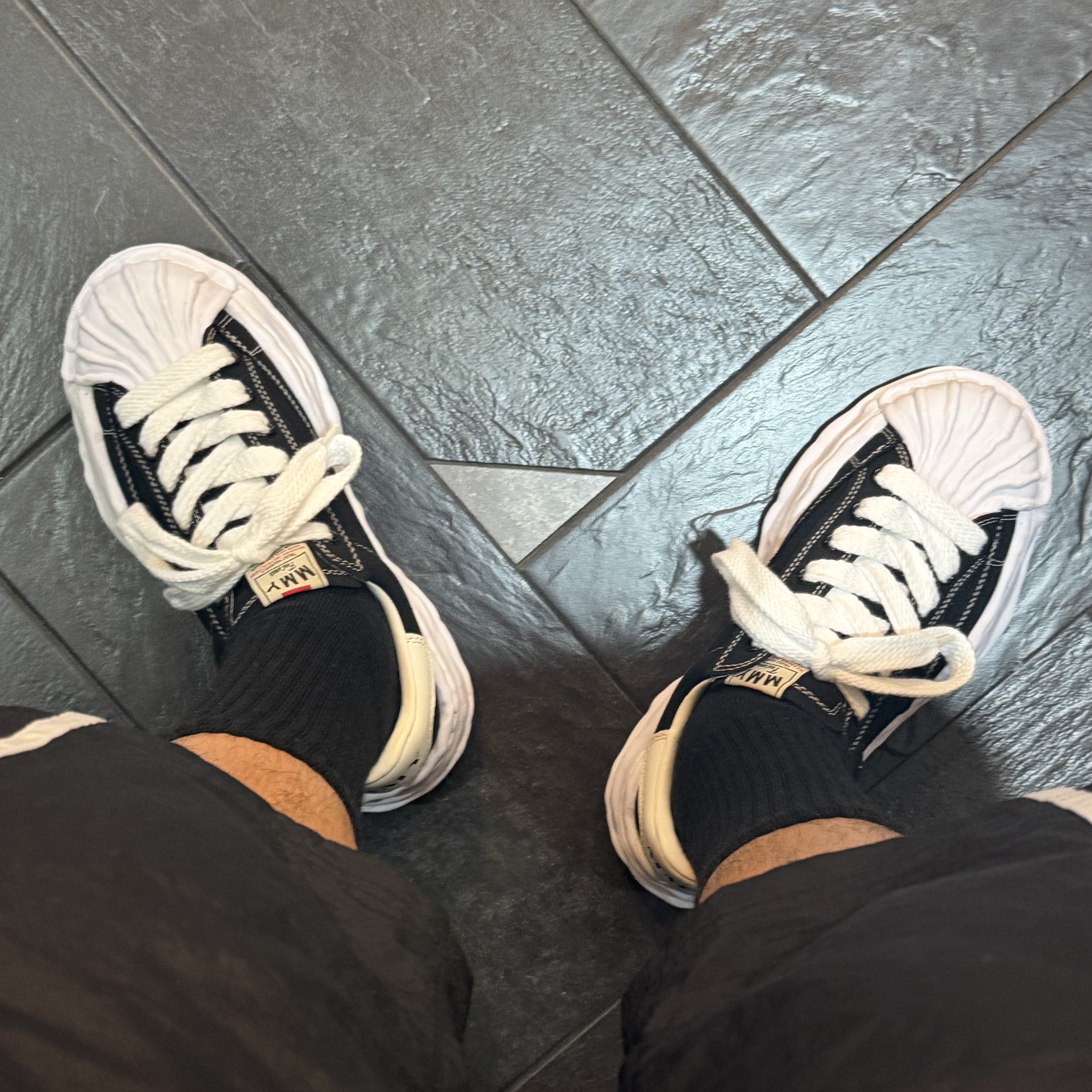 Maison Mihara Yasuhiro Blakey OG Sole Canvas Low-top Sneakers Black White 착용 스타일