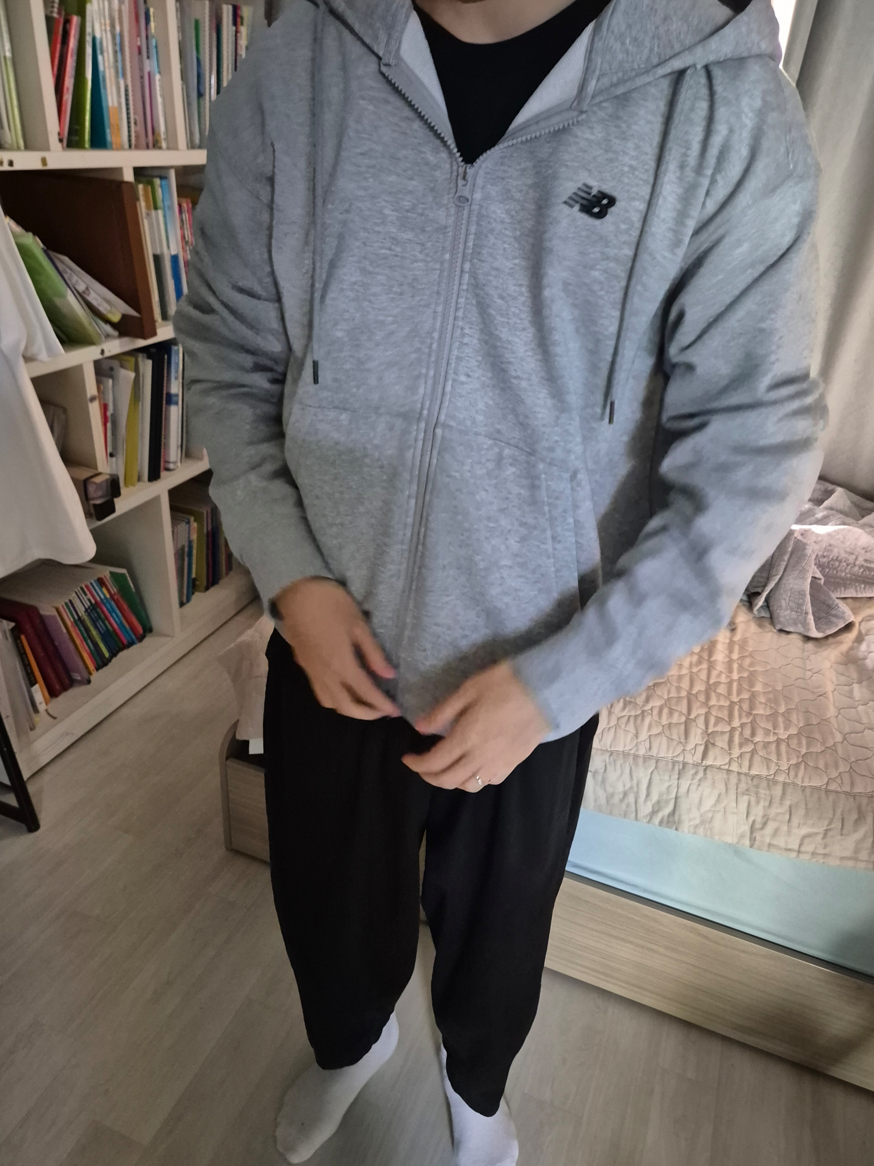 New Balance Essential Classic Zip Up Hoodie Melange Grey 착용 스타일