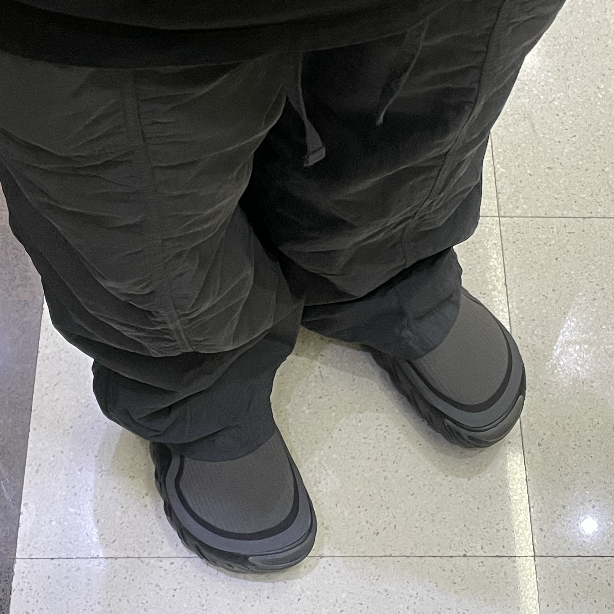 Crocs Echo RO Ripstop Clog Black 착용 스타일