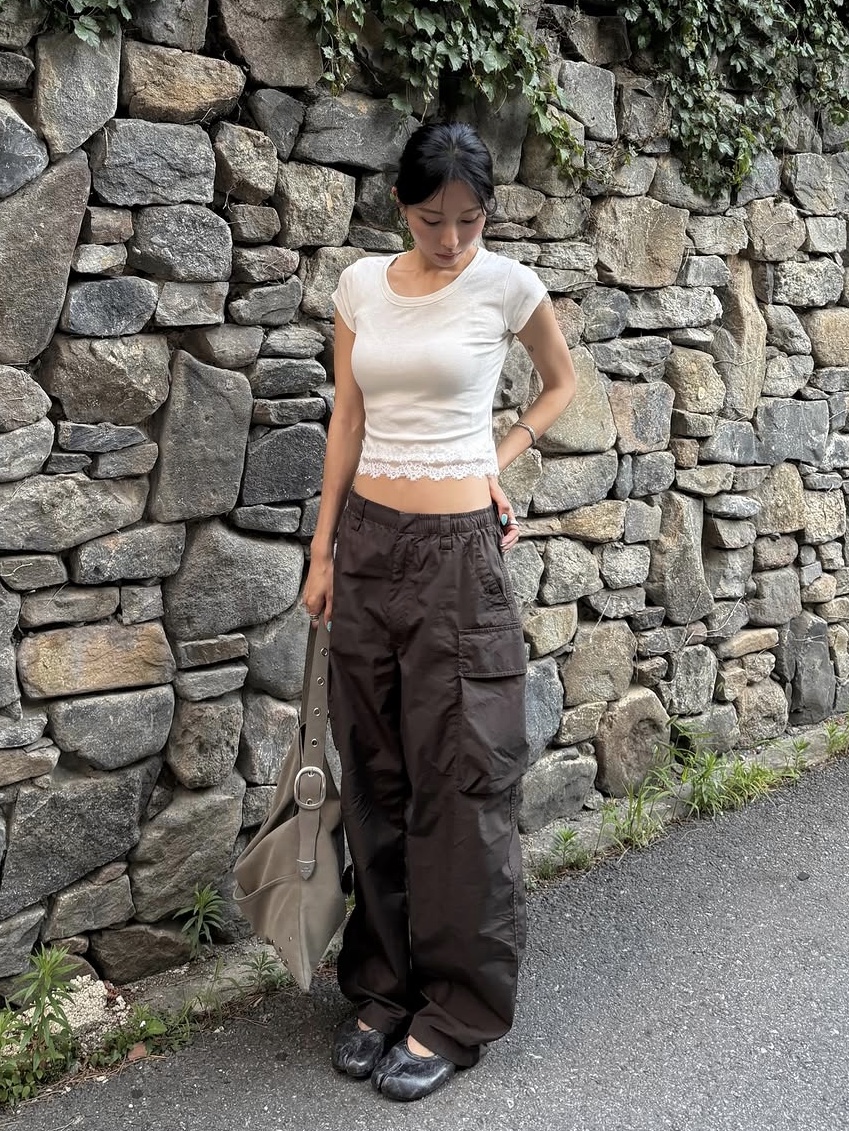 PHOS333 W Slim Fit Lace T-Shirt Ivory 착용 스타일 - 2