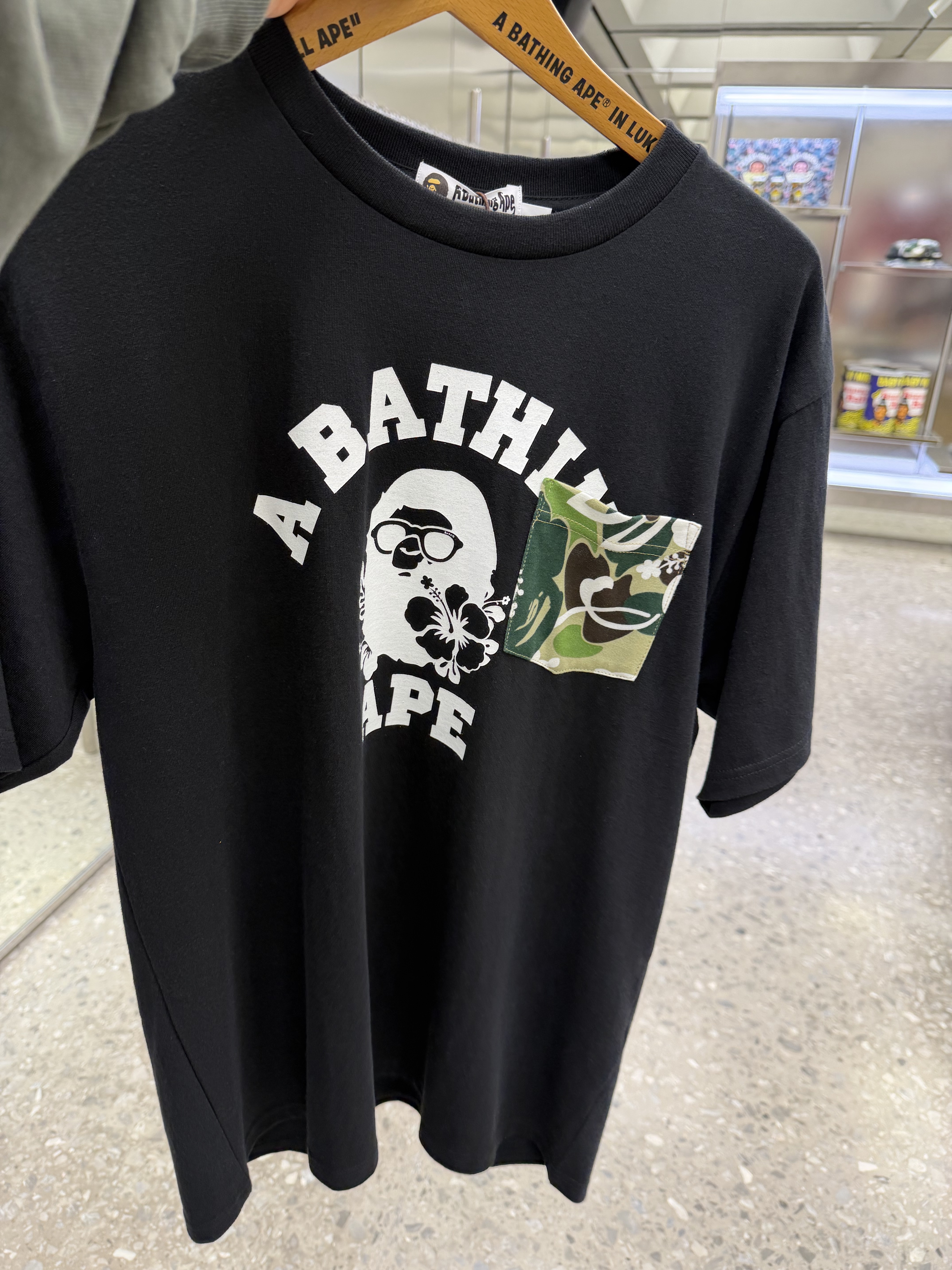 BAPE ABC Resort Camo Pocket College T-Shirt Black 착용 스타일