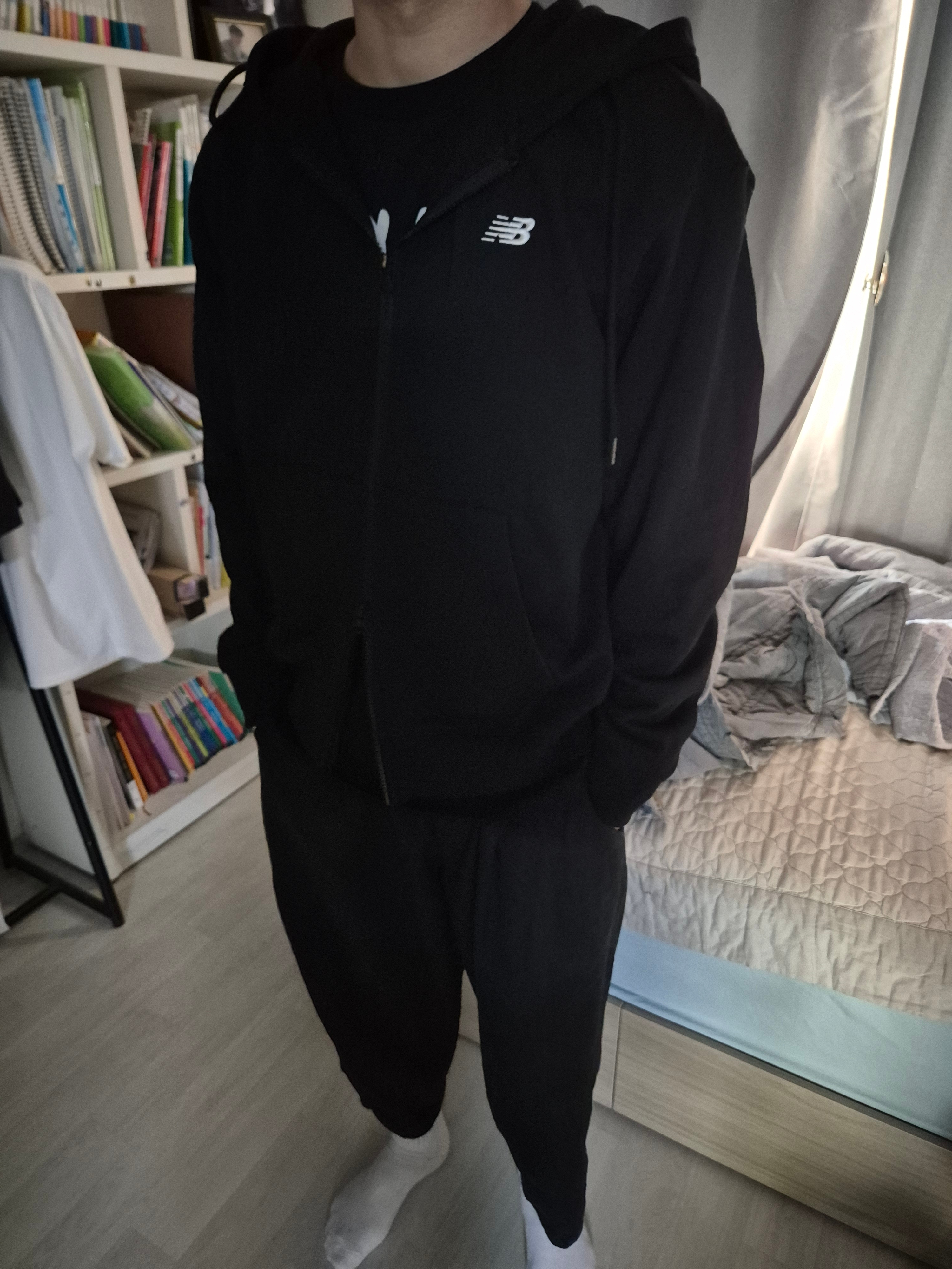 New Balance Essential Classic Zip Up Hoodie Black 착용 스타일