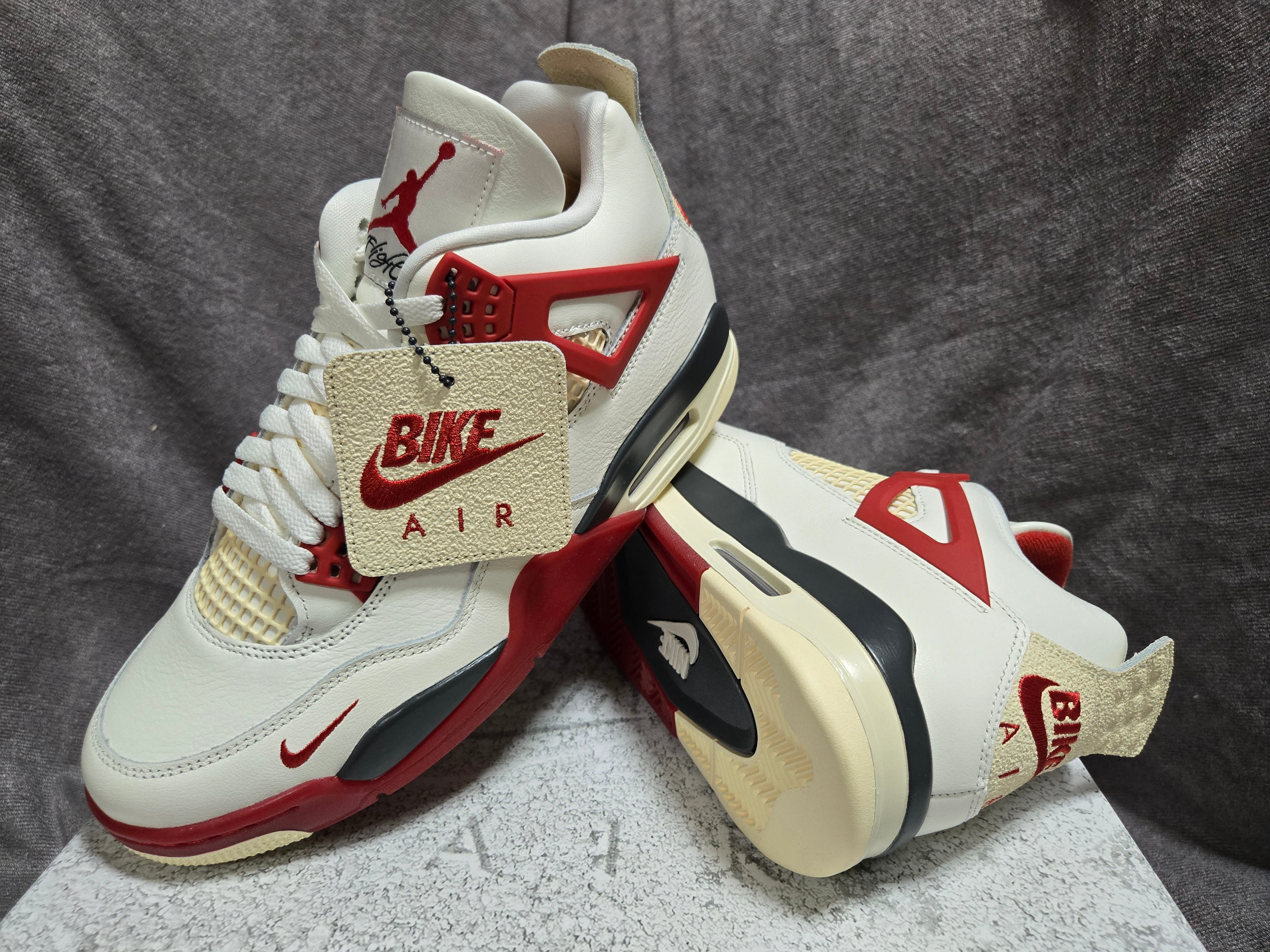 Jordan 4 x Nigel Sylvester Retro OG Brick After Brick 착용 스타일 - 3