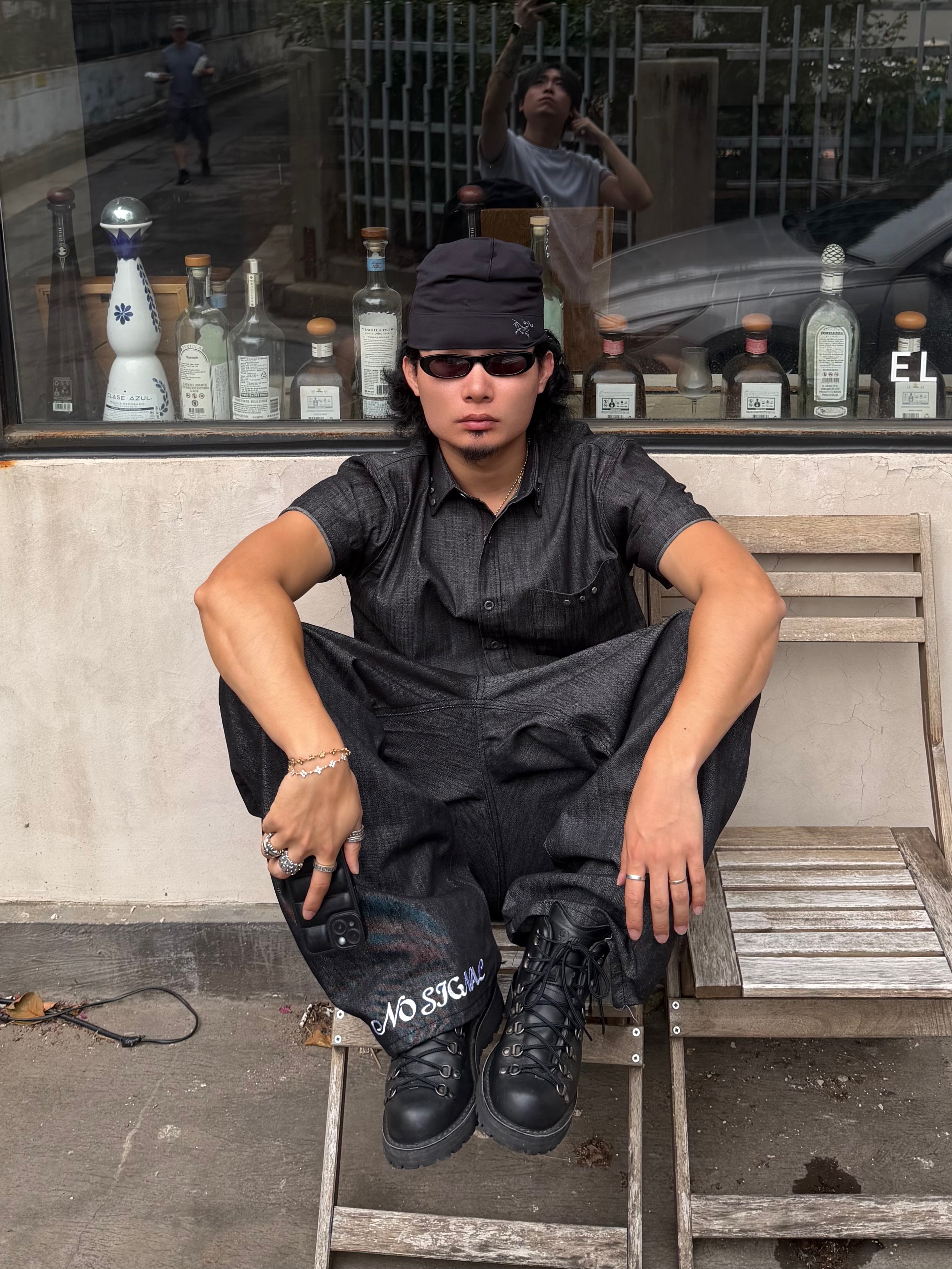 Arc'teryx Rho Toque Black, (W) Saint Laurent SL 557 Shade Sunglasses Black 착용 스타일 - 2