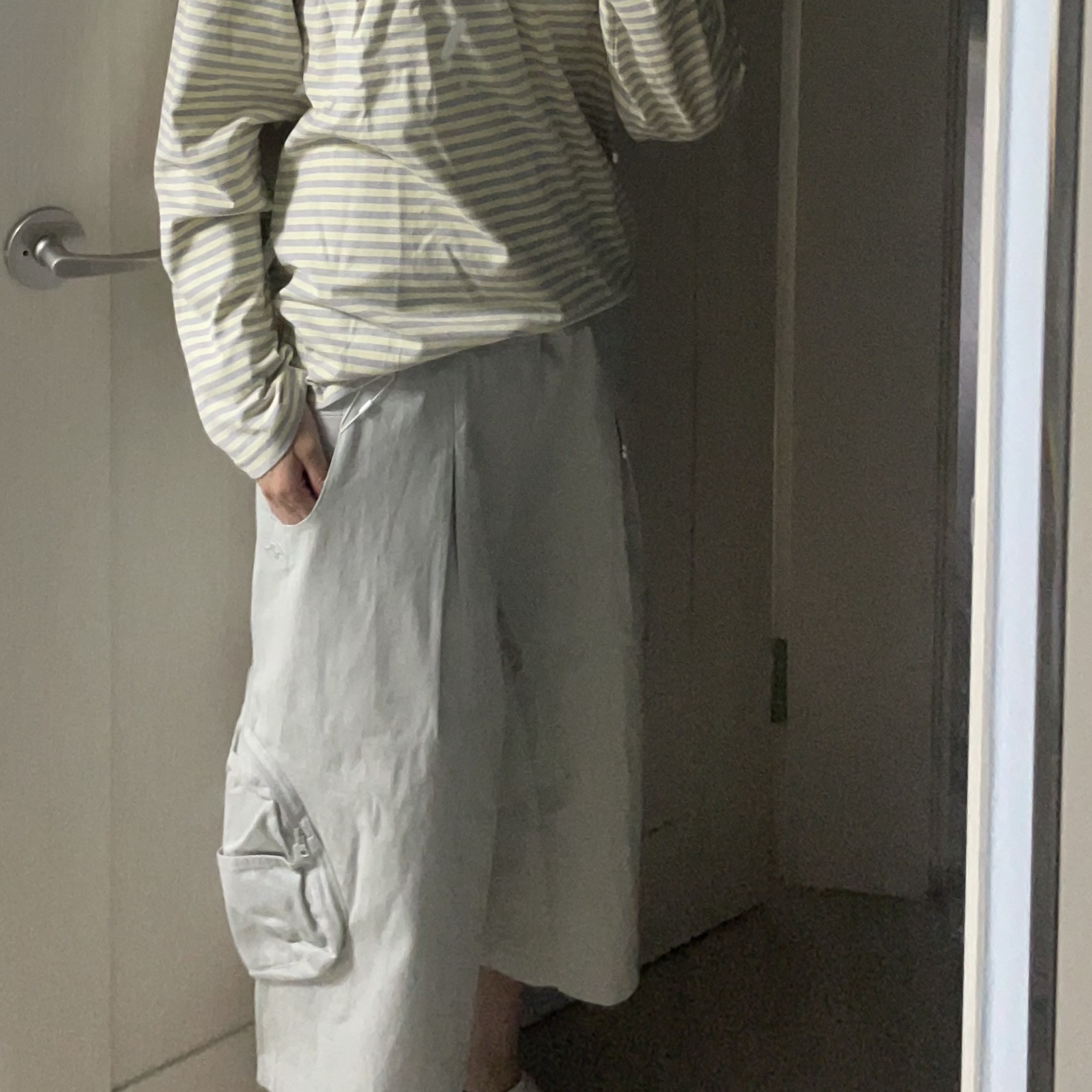 Sansan Gear Cargo Shorts Light Grey 착용 스타일