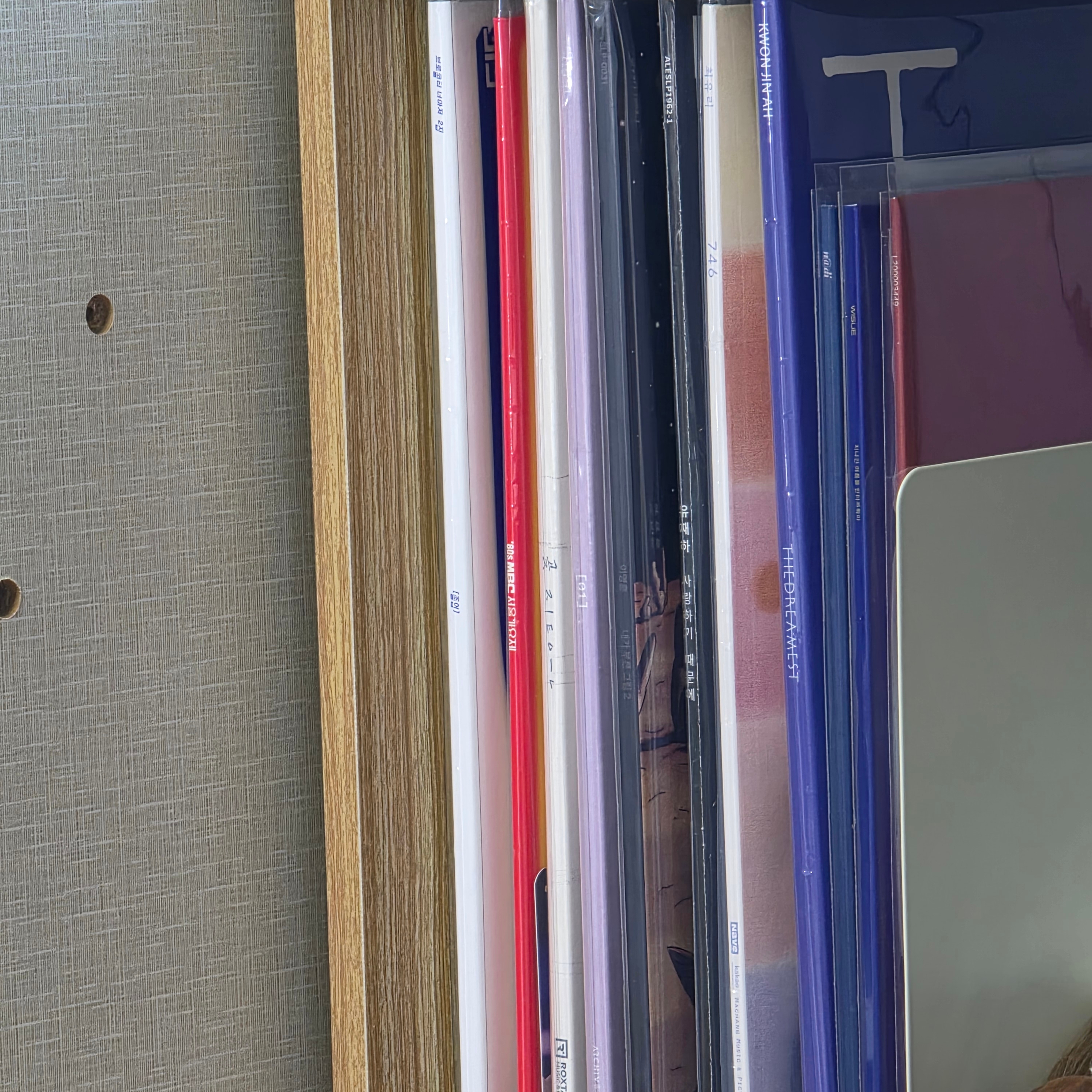 Zitten 3rd Album Cape LP Black, Gongwon 1st EP 01 LP White Opaque 착용 스타일