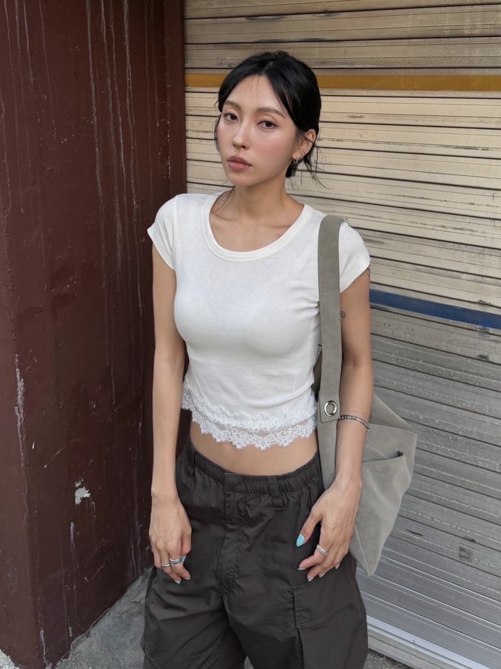 PHOS333 W Slim Fit Lace T-Shirt Ivory 착용 스타일 - 1
