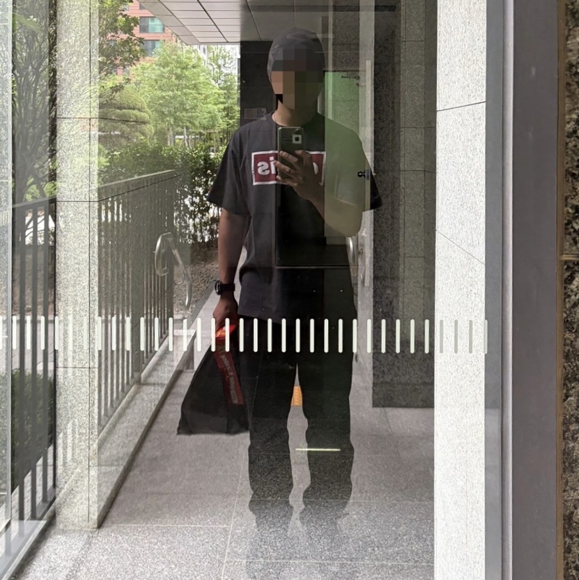 Levi's x Oasis Deca Logo T-Shirt Black, Rab Logo Beanie Anthracite Granite 착용 스타일 - 1