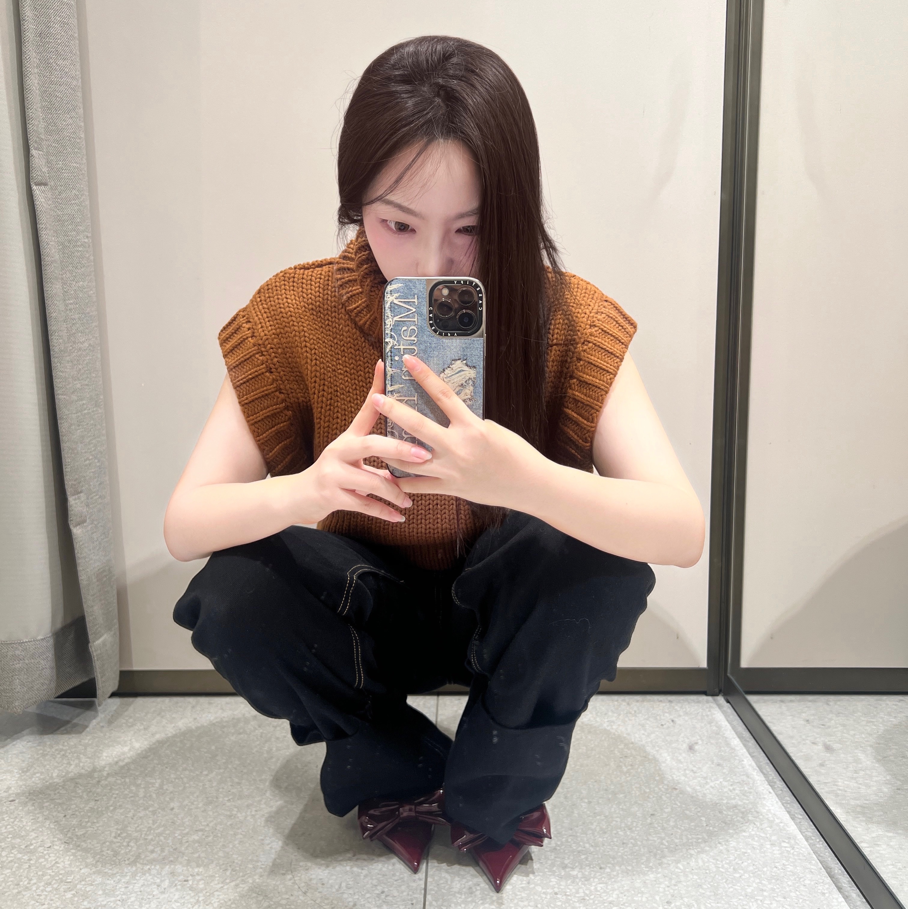Casetify x Matin Kim iPhone Destroyed Denim Magsafe Mirror Case Silver 착용 스타일