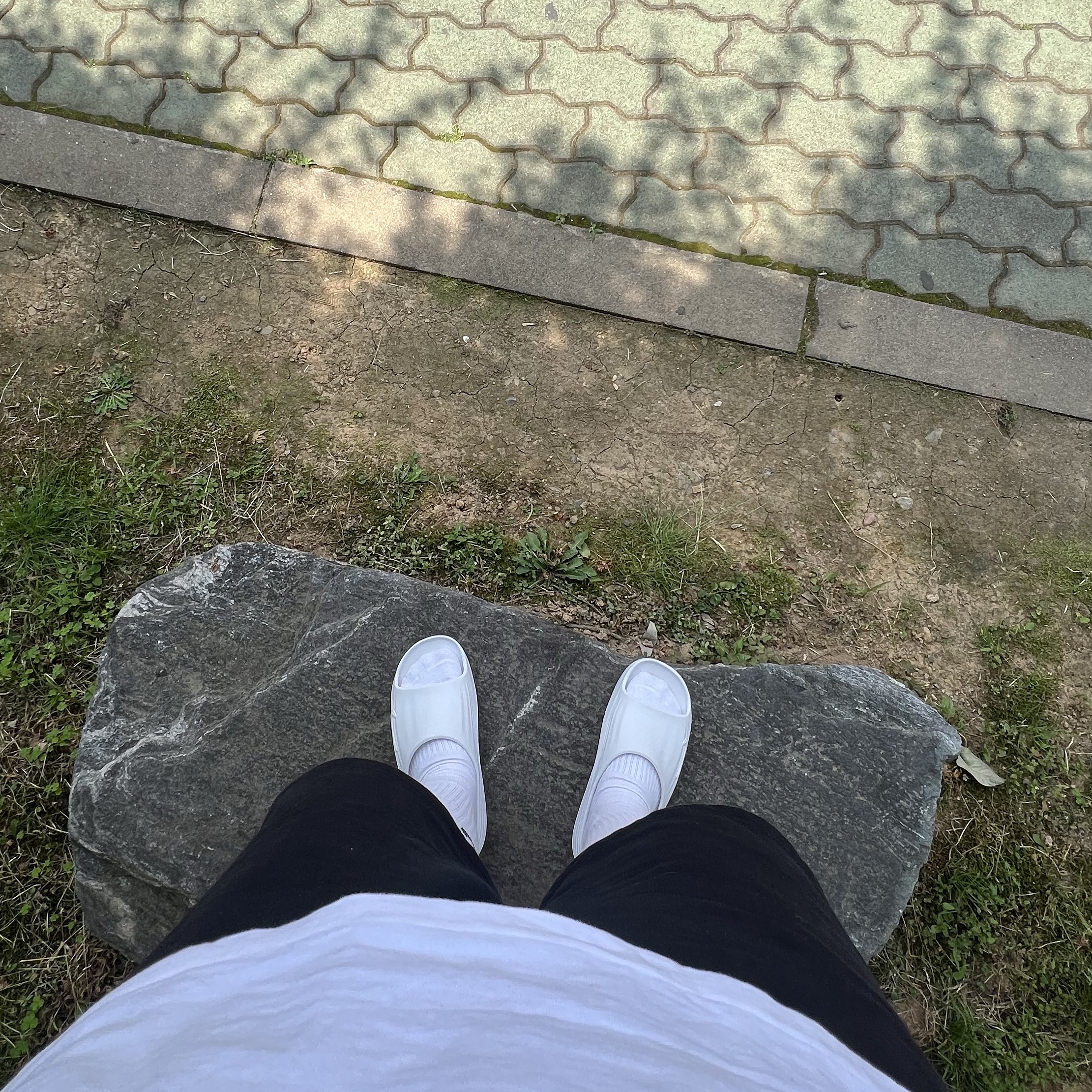 Nike ReactX Rejuven8 Slide Summit White 착용 스타일
