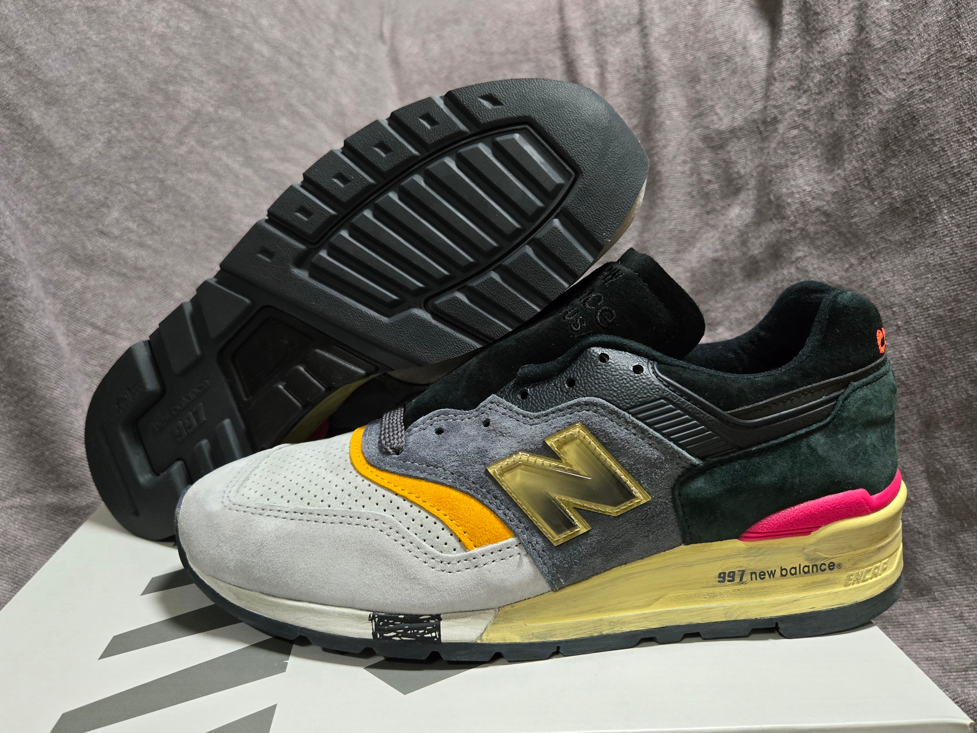 New Balance x Concepts 997  Grey Black 착용 스타일 - 2