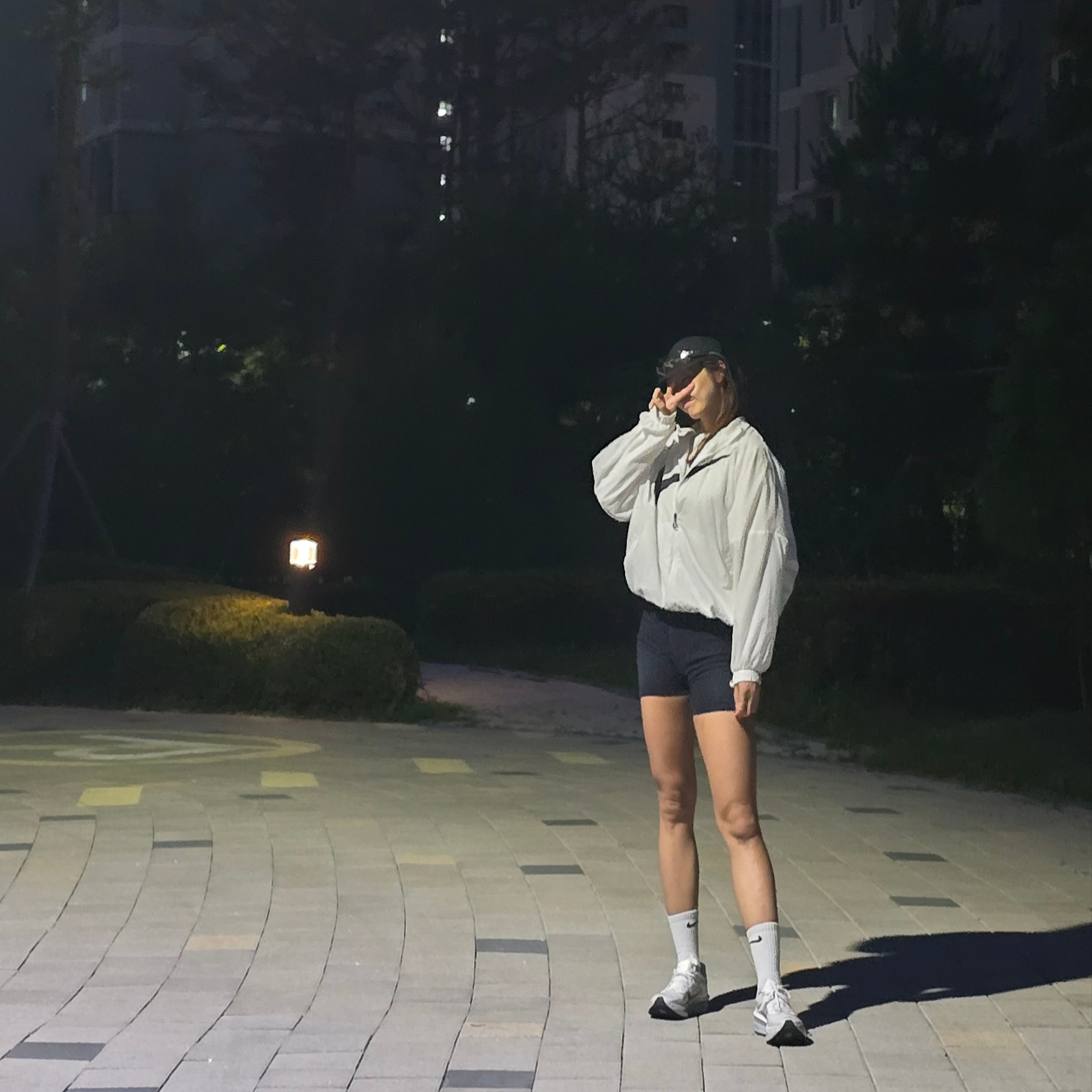 Nike NSW Big Swoosh Woven Jacket White - Asia, Satisfy Rippy Air Trail Cap Black 착용 스타일 - 3