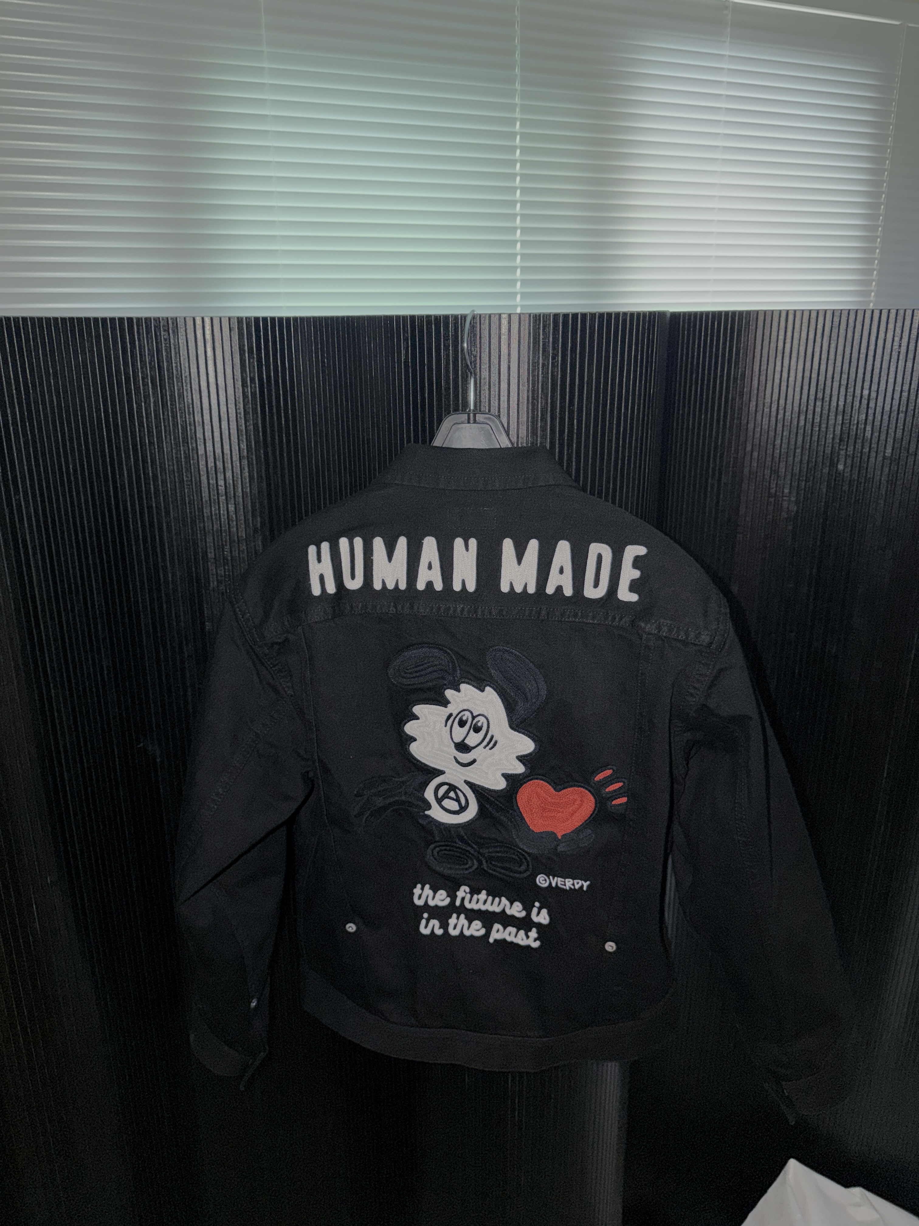 Human Made x Verdy x Lotte Museum Work Jacket Black 착용 스타일 - 4