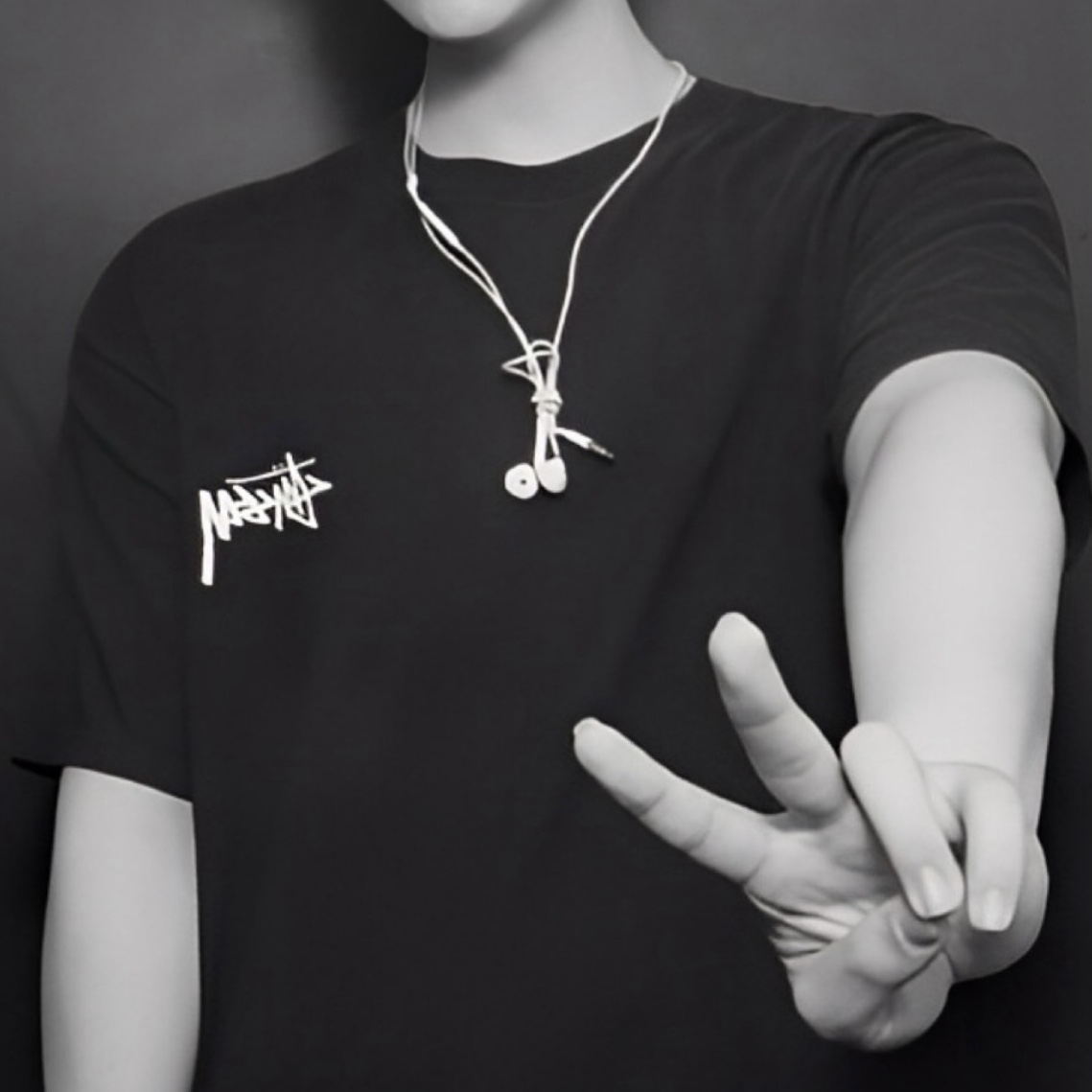 Stussy Basic Stussy T-Shirt Black 2024, 2025, Stussy Basic Stussy T-Shirt Navy 2024, 2025 착용 스타일 - 2
