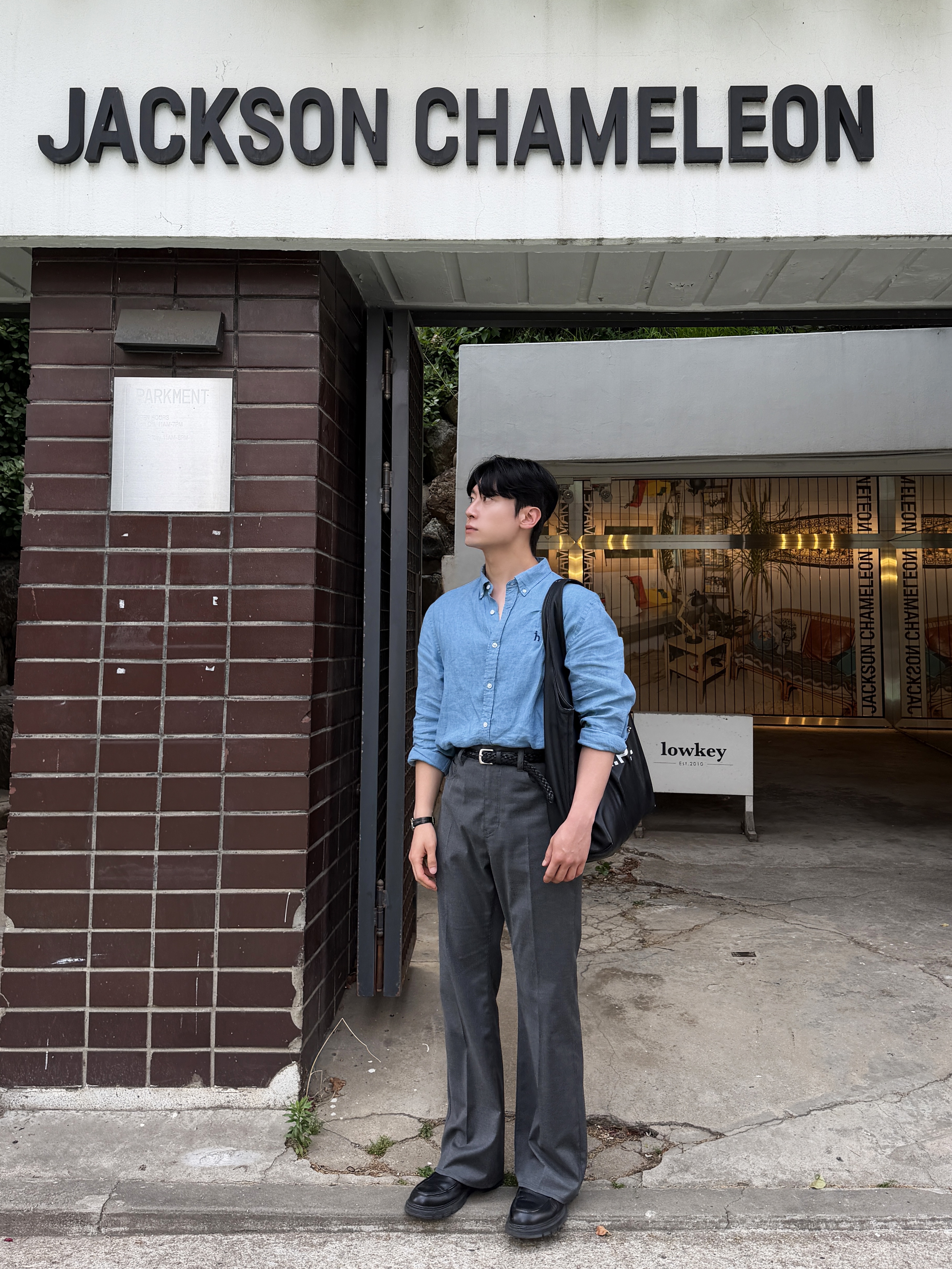 A.P.C. Ninon Tote Bag Black 착용 스타일 - 3