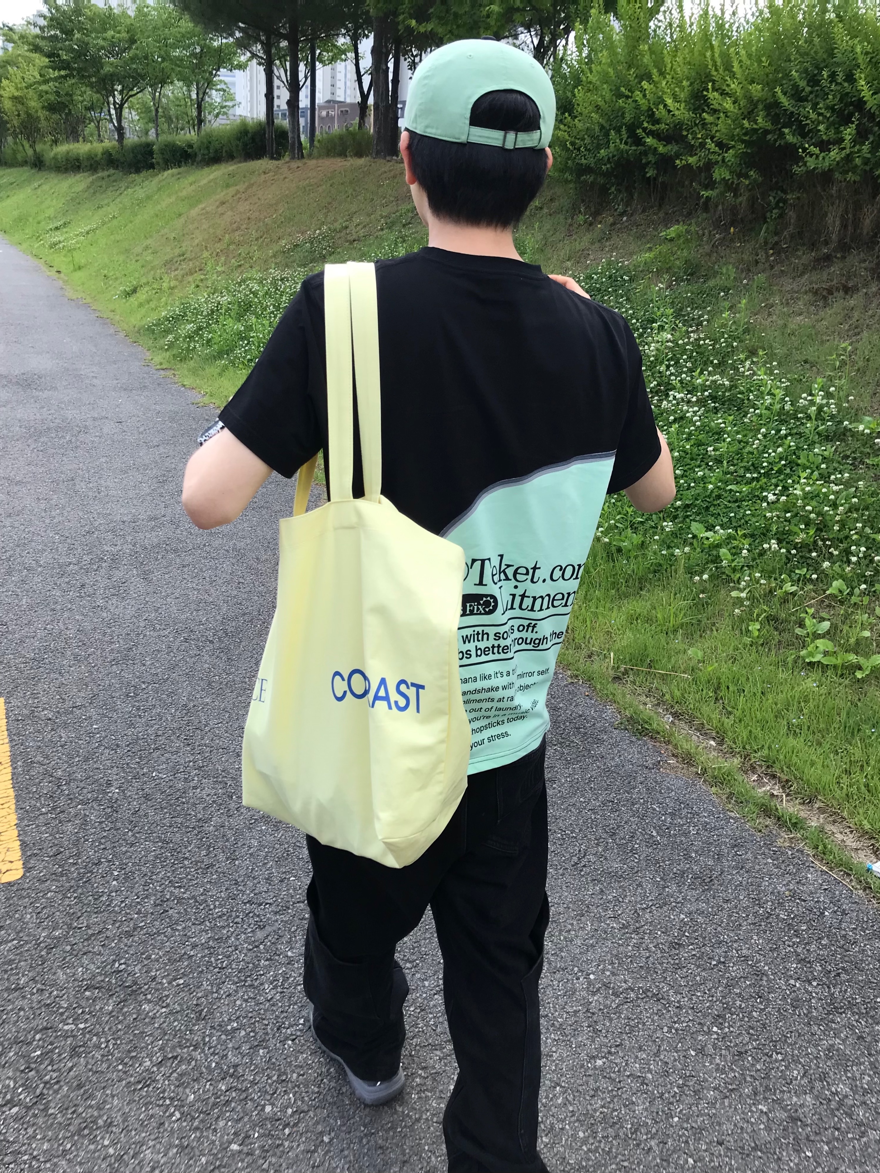 noun Easeful Tote Bag Lemon, New Balance 410v5 Black - 2E Wide 착용 스타일 - 4