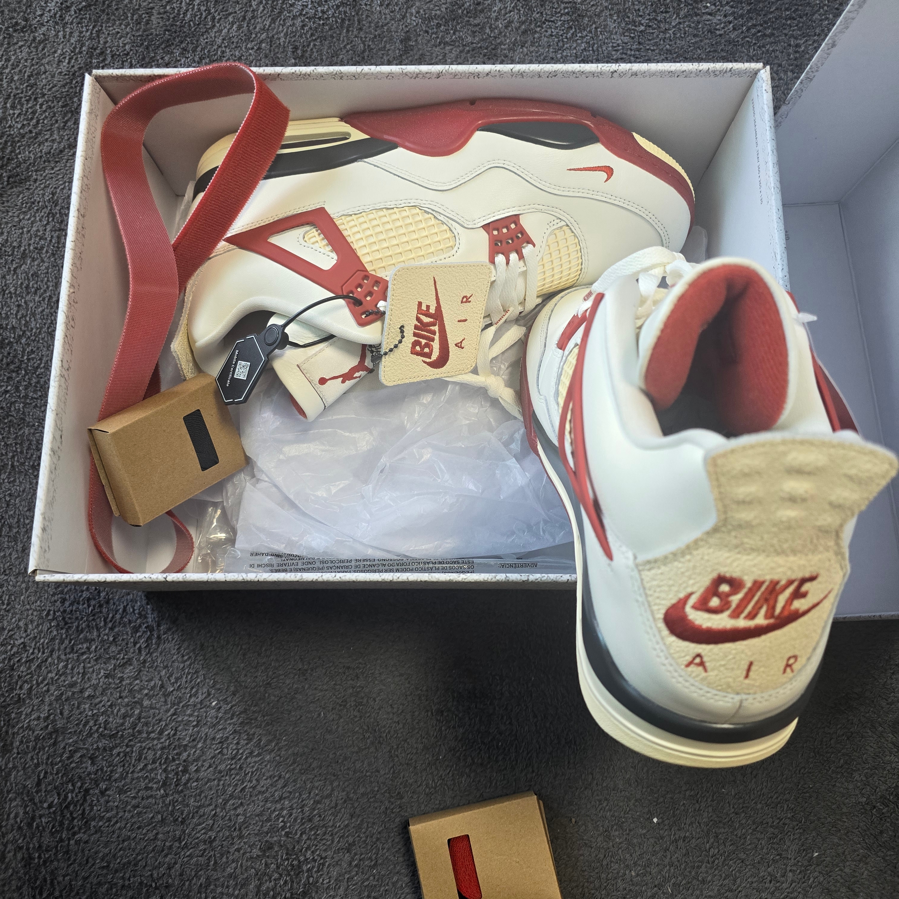 Jordan 4 x Nigel Sylvester Retro OG Brick After Brick 착용 스타일 - 3