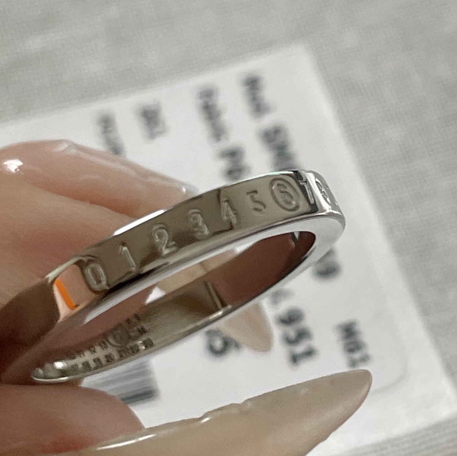 (W) MM6 Maison Margiela Numeric Minimal Signature Ring Silver Palladium 착용 스타일 - 1