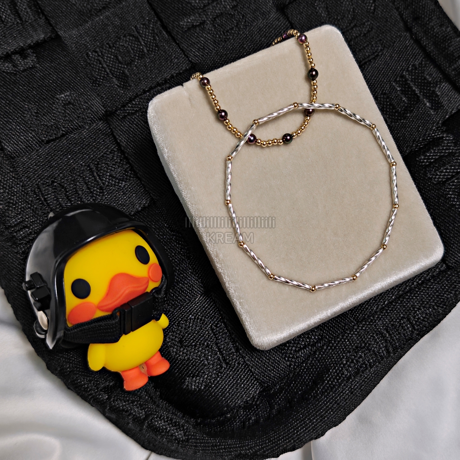 Supreme Woven Shoulder Bag Black - 24SS, Supreme Woven Shoulder Bag Black - 23SS 착용 스타일