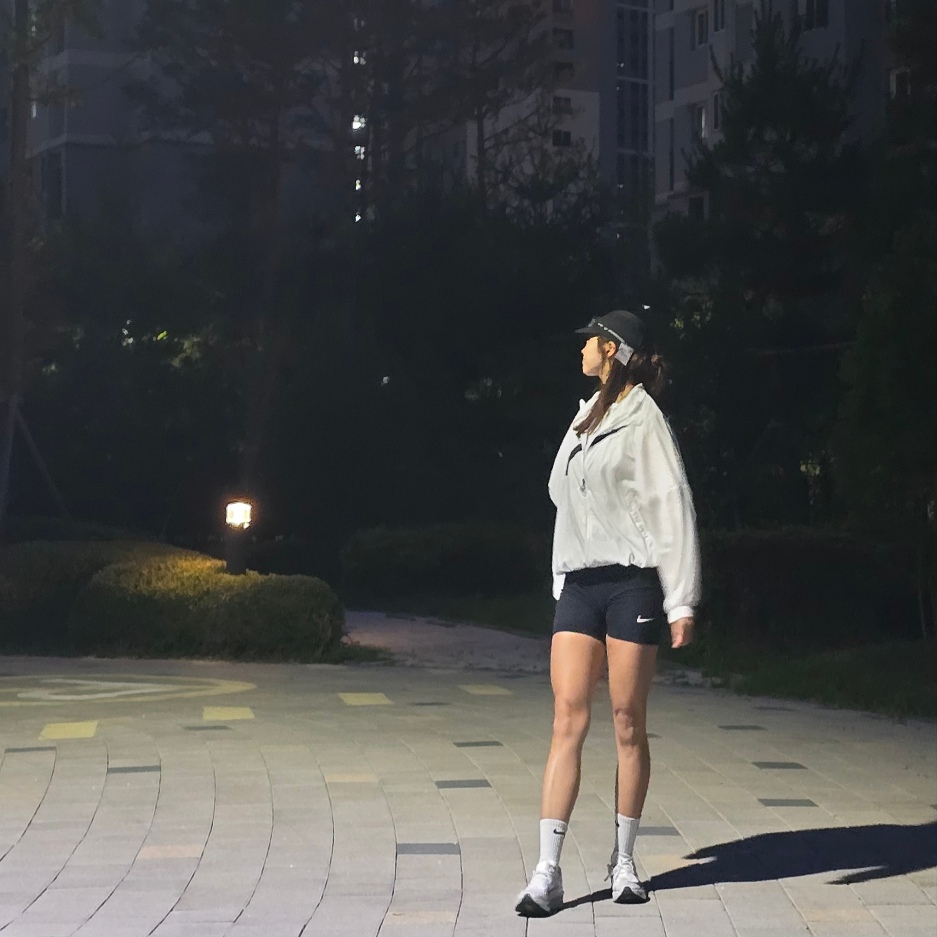 Nike NSW Big Swoosh Woven Jacket White - Asia, Satisfy Rippy Air Trail Cap Black 착용 스타일 - 2