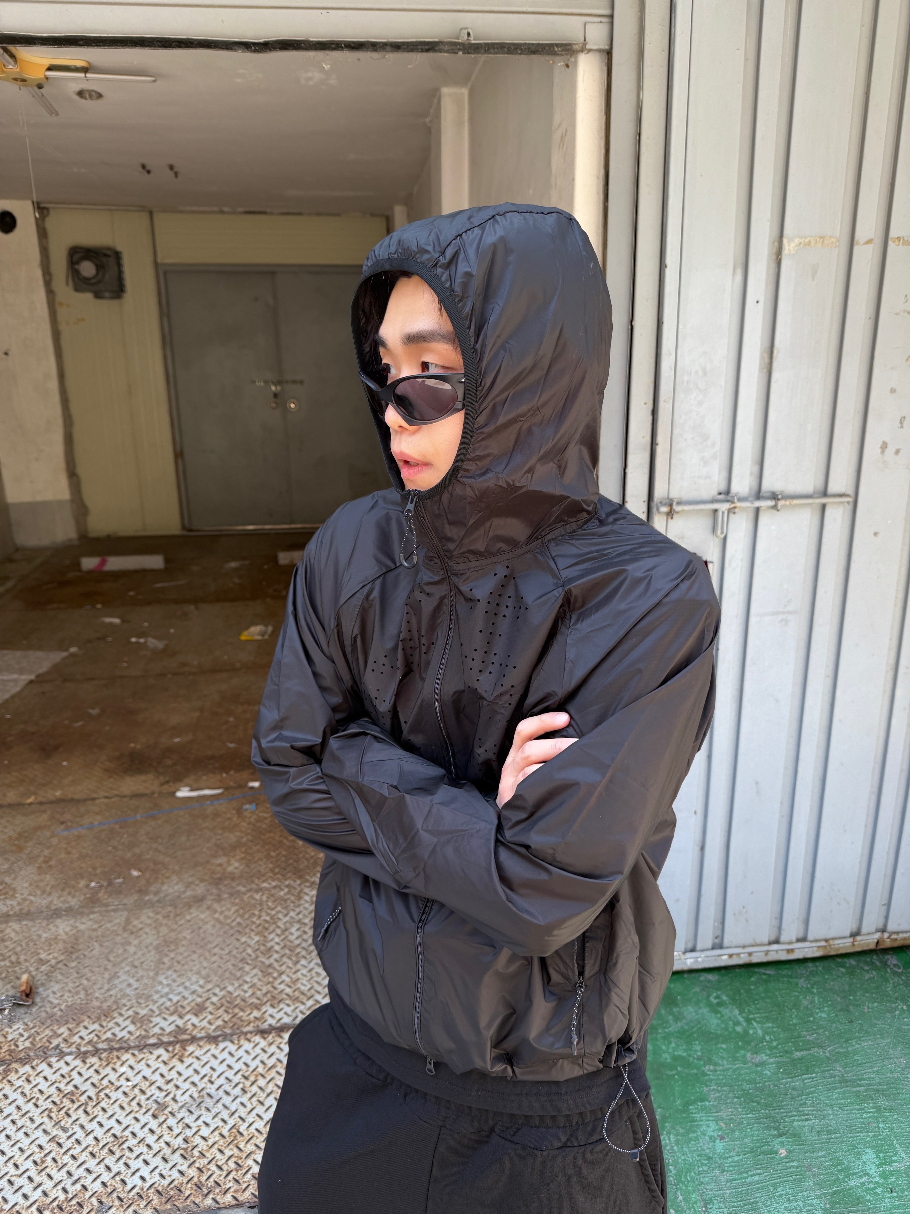 Junne P20 Sweat Bermuda Pants Black, On Running x Post Archive Faction (Paf) Cloudmonster Hyper Black 착용 스타일 - 5