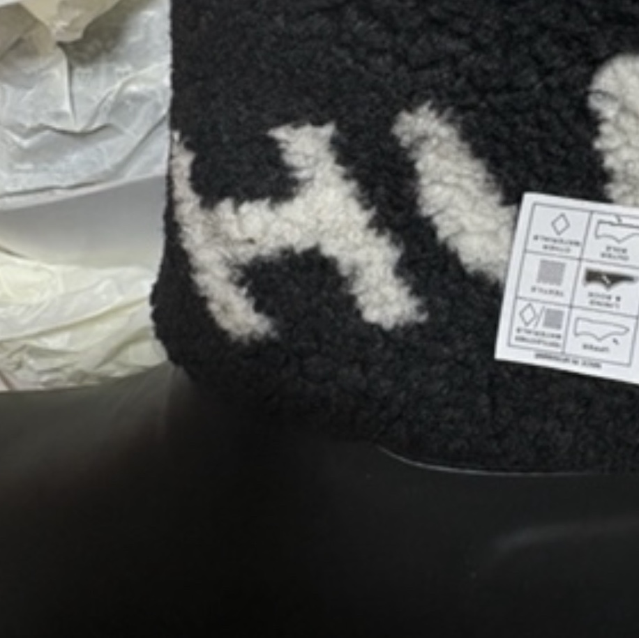 (W) Hunter Sherpa Logo Boots Black White Willow 착용 스타일